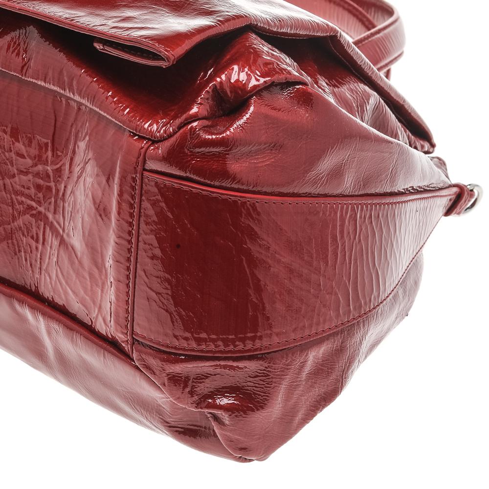 Celine - Sac en cuir verni rouge avec rabat et chaîne 1