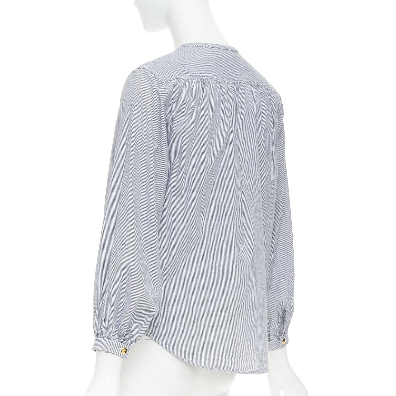 CELINE Romy grau-weiß gestreifte Baumwoll-Voile Bluse mit Spitze und Anagramm FR36 S im Angebot 1