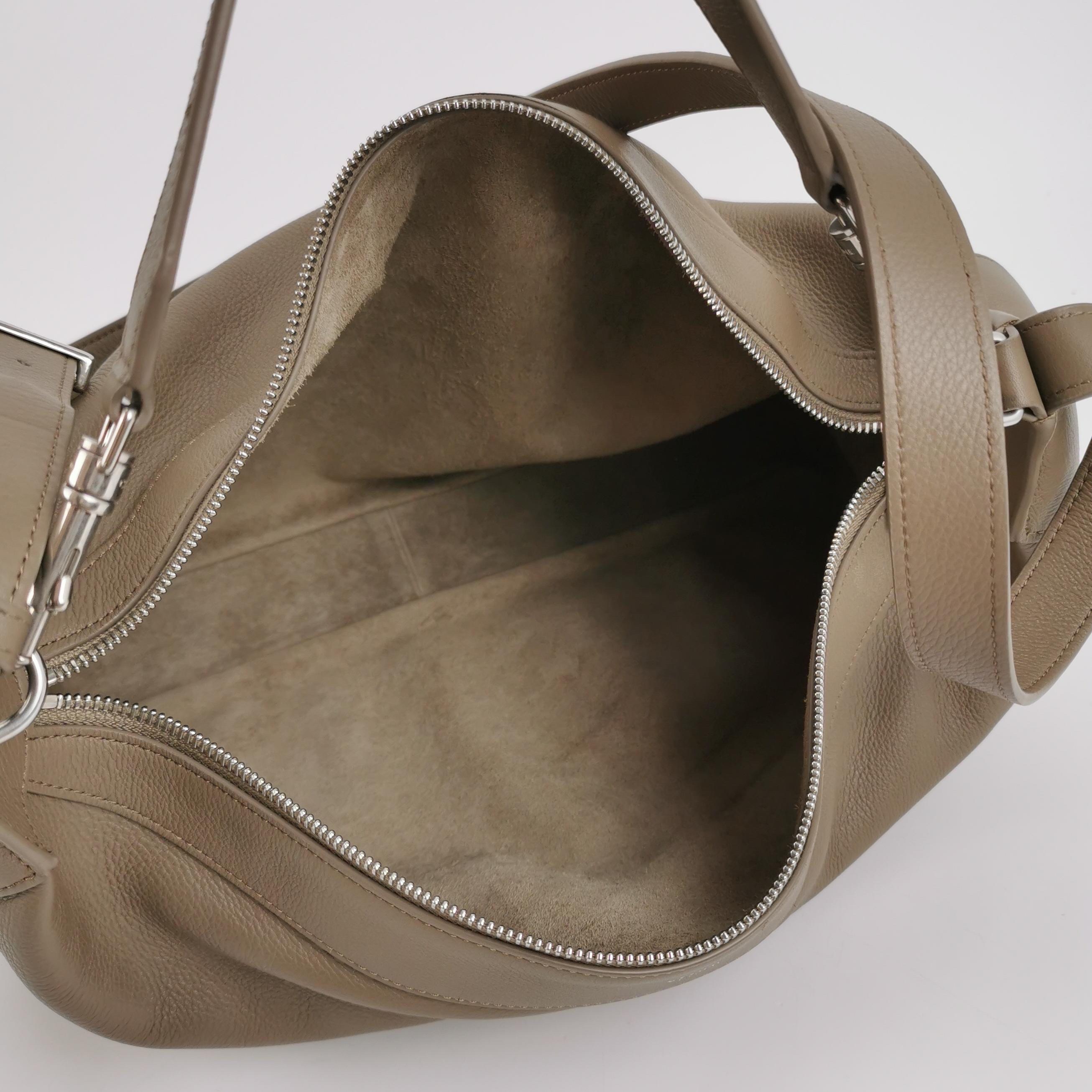 CELINE Romi Large Sac à bandoulière en cuir de veau gris en vente 2