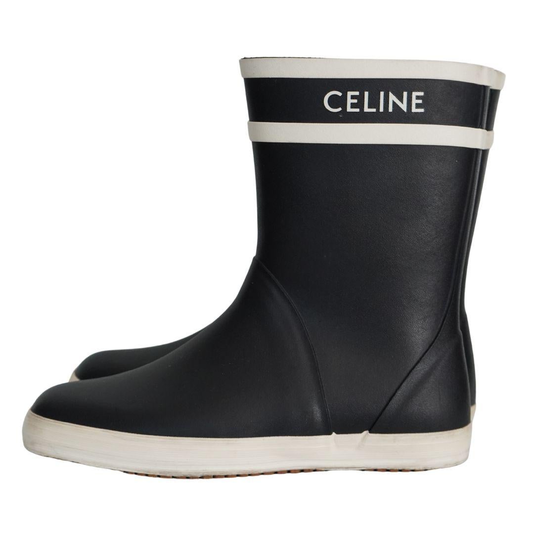 Bottes de pluie en caoutchouc de Celine 
Taille 39
Fabriqué en France
Les bottes présentent une certaine usure au niveau de la semelle et de la tige.
