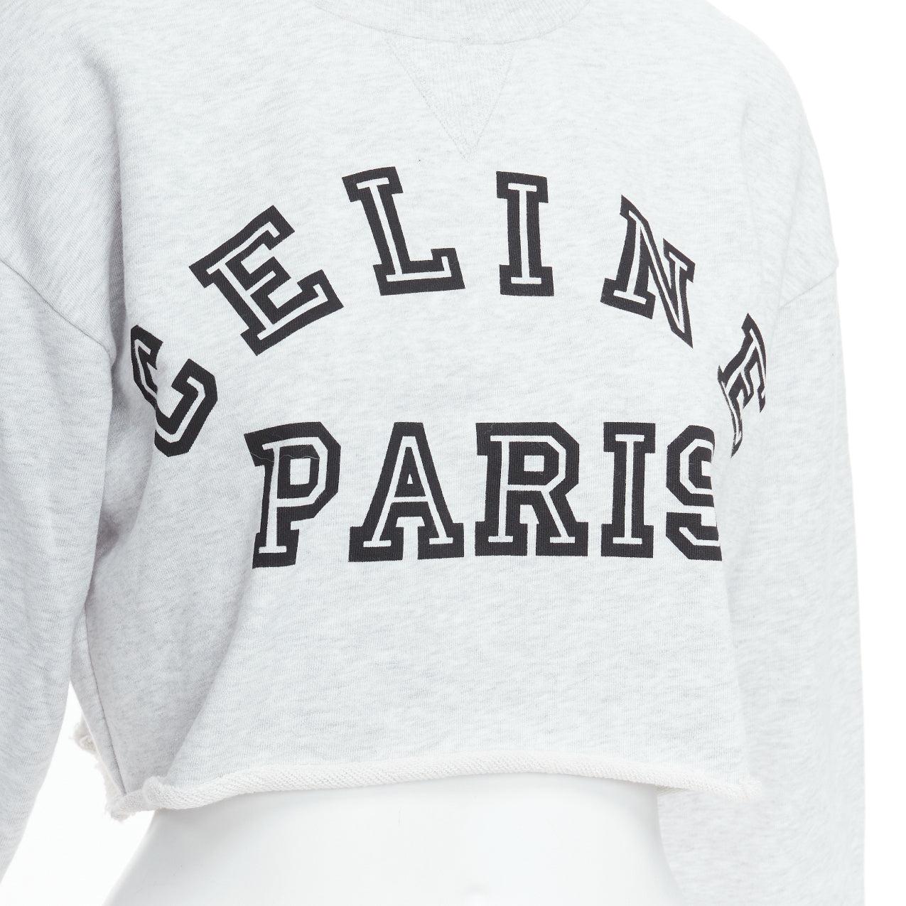 CELINE Runway grey cotton varsity logo cutoff sweatshirt crop top S
Reference: SNKO/A00458
Brand: Celine
Designer: Hedi Slimane
Collection: 2021 SS - Runway
As seen on: Lori Harvey, Hailey Bieber
Material: Cotton, Blend
Color: Grey, Black
Pattern: