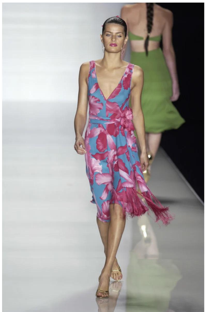 Celine S/S 2004 Runway Seidenkleid mit Blumendruck und Fransenschal im Zustand „Hervorragend“ im Angebot in PARIS, FR