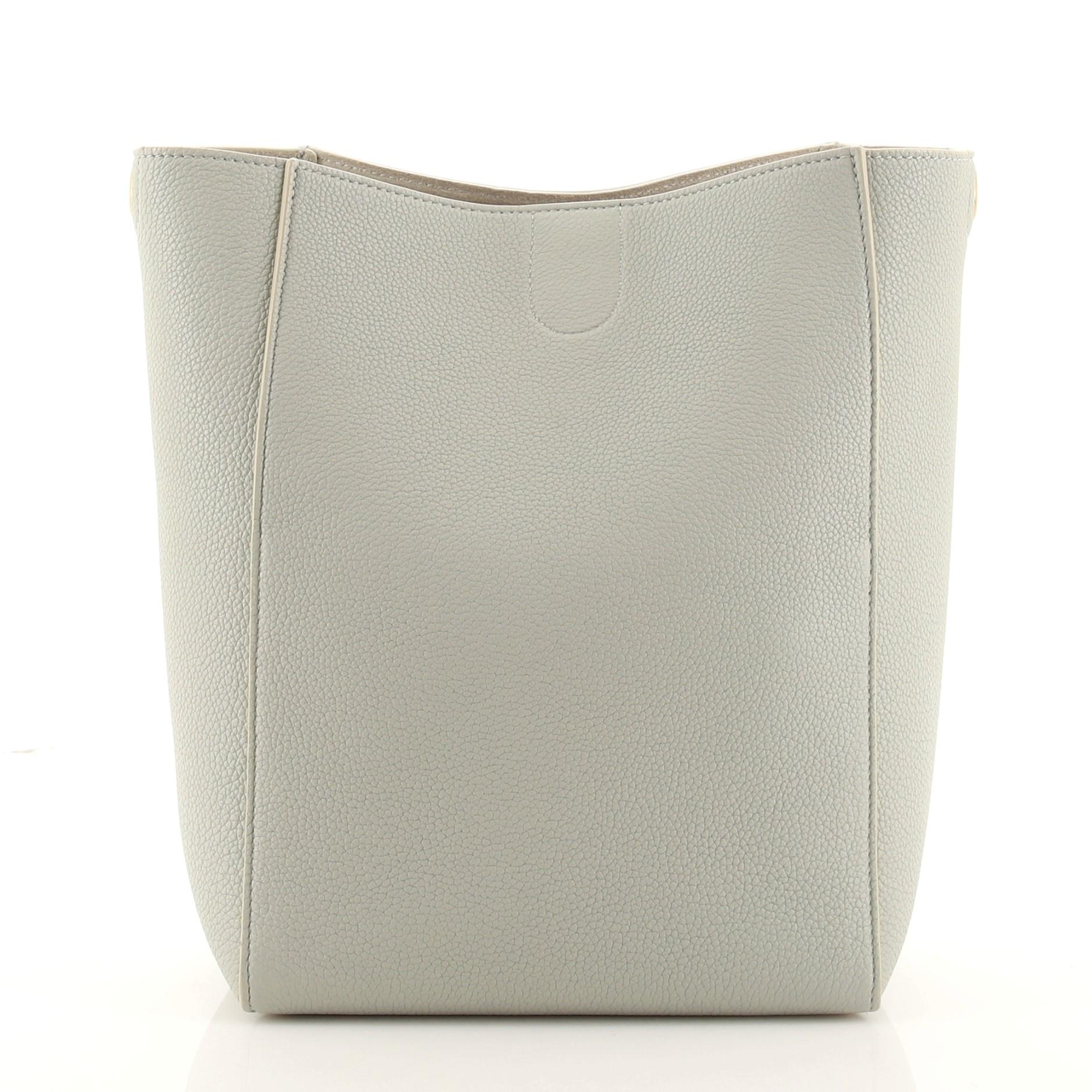 Seau Tasche aus Kalbsleder von Celine Sangle im Zustand „Gut“ in NY, NY