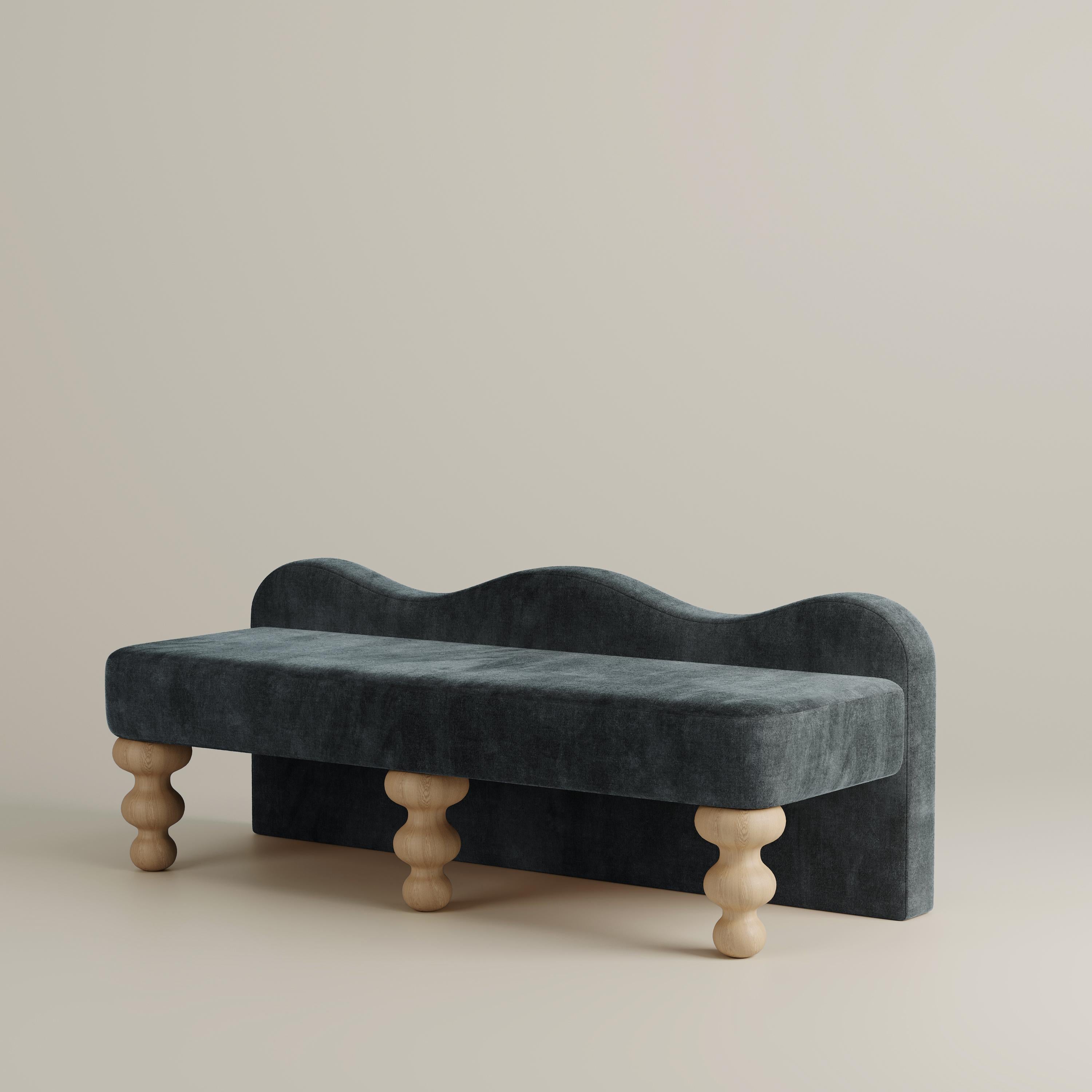 Banc festonné « Celine » en velours performance noix de muscade de Christiane Lemieux 7