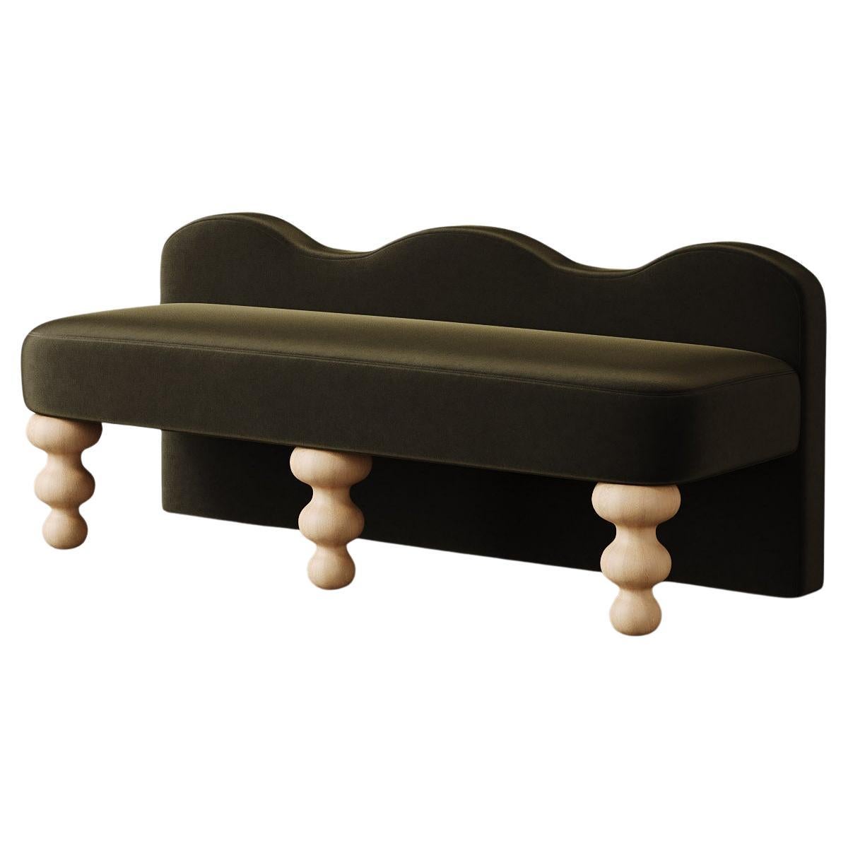 Banc festonné "Celine" en velours de coton olive par Christiane Lemieux en vente