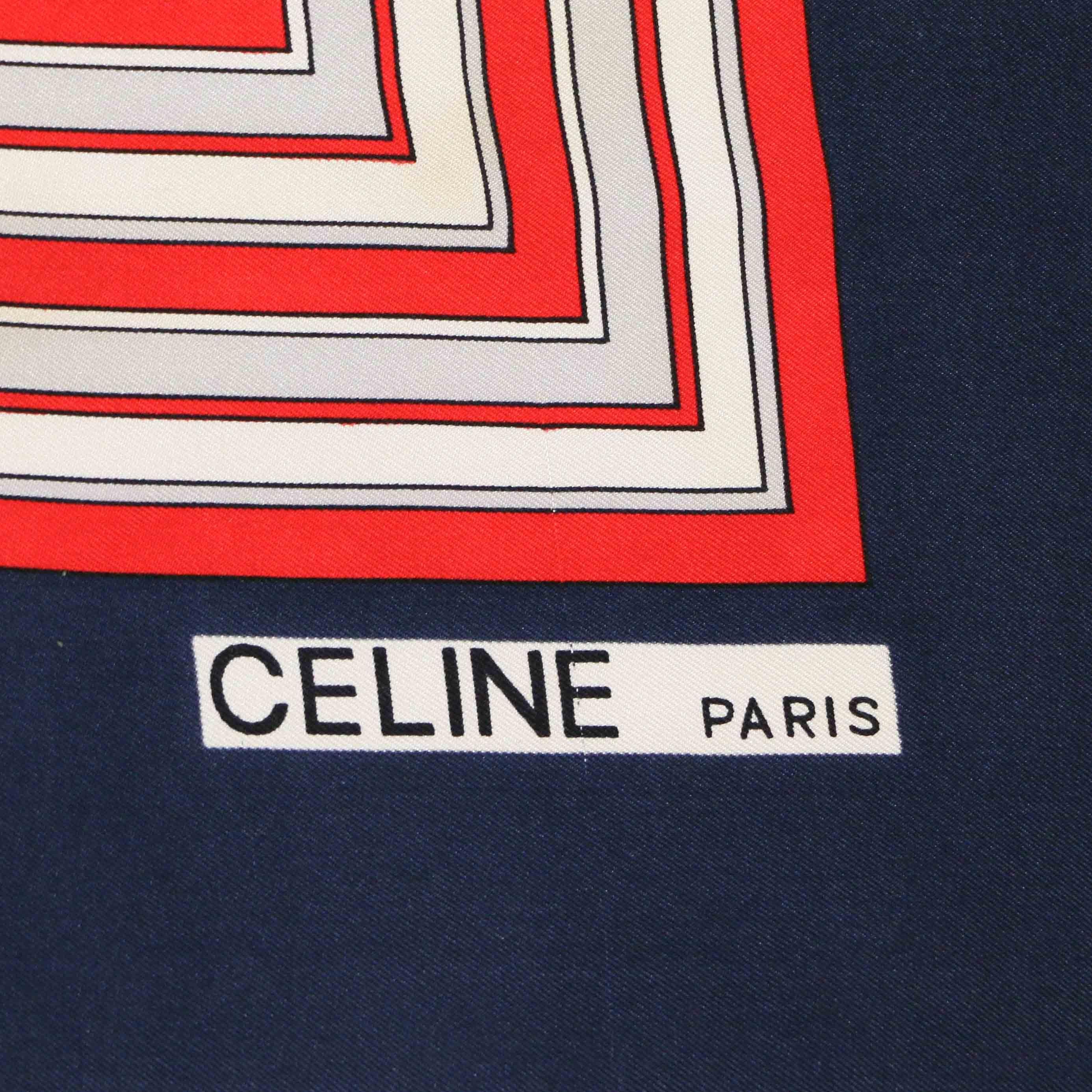 Beautiful CELINE square in blue, white, red silk
Condition: good
Material: silk
Color: blue, white, red, gray
Dimensions: 86 x 86 cm
Details: good condition, as there are small stains in the center of the scarf, but they are faded and therefore not