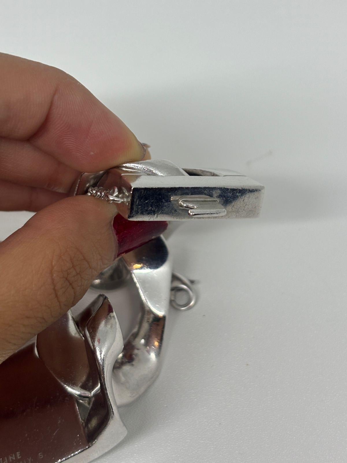Pulsera de identificación de cadena cubana sobredimensionada de plata Celine en venta 1
