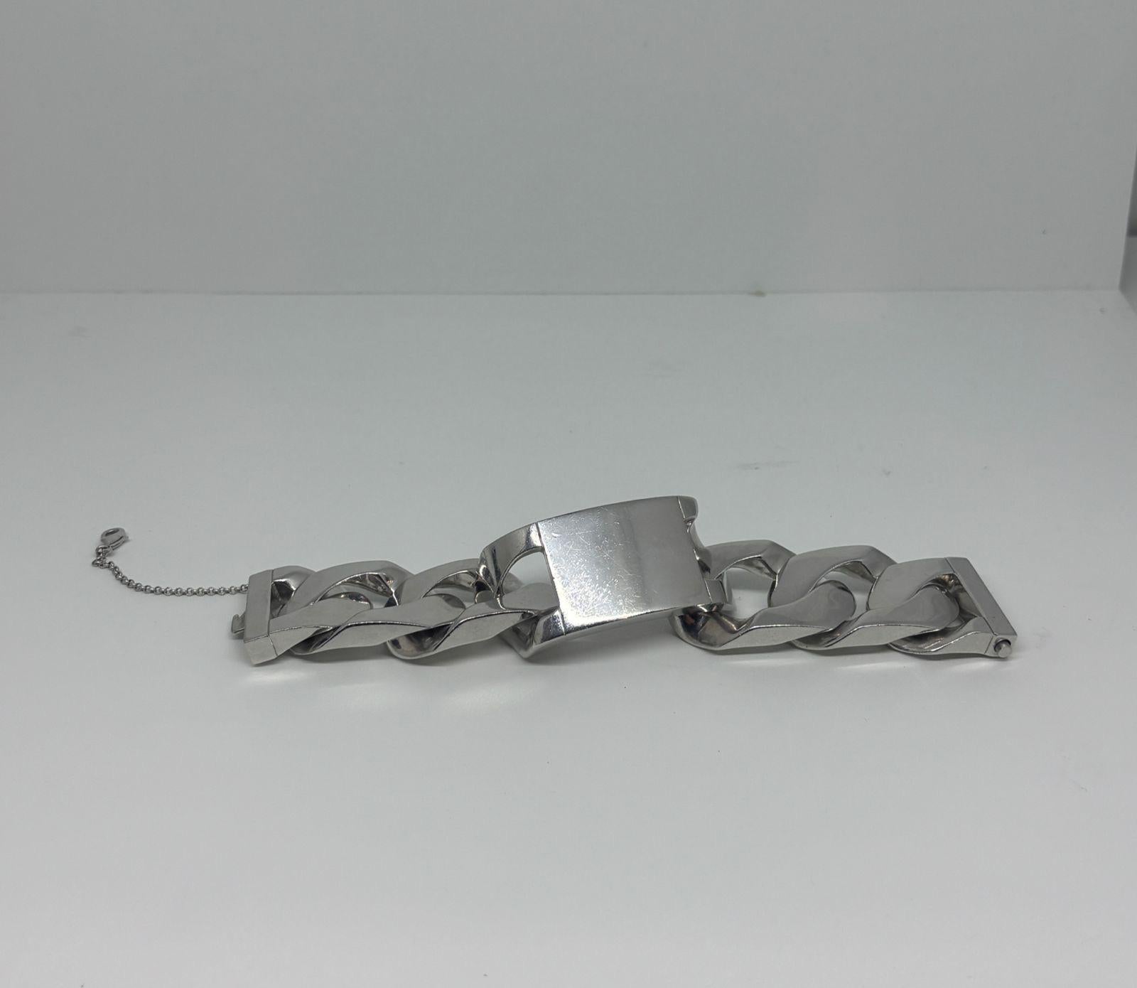 Pulsera de identificación de cadena cubana sobredimensionada de plata Celine en venta 3