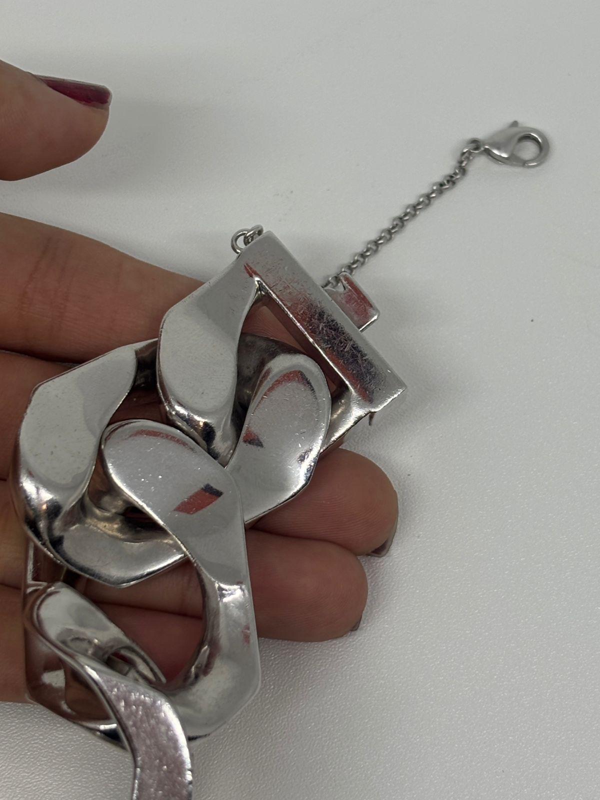 Pulsera de identificación de cadena cubana sobredimensionada de plata Celine en venta 4