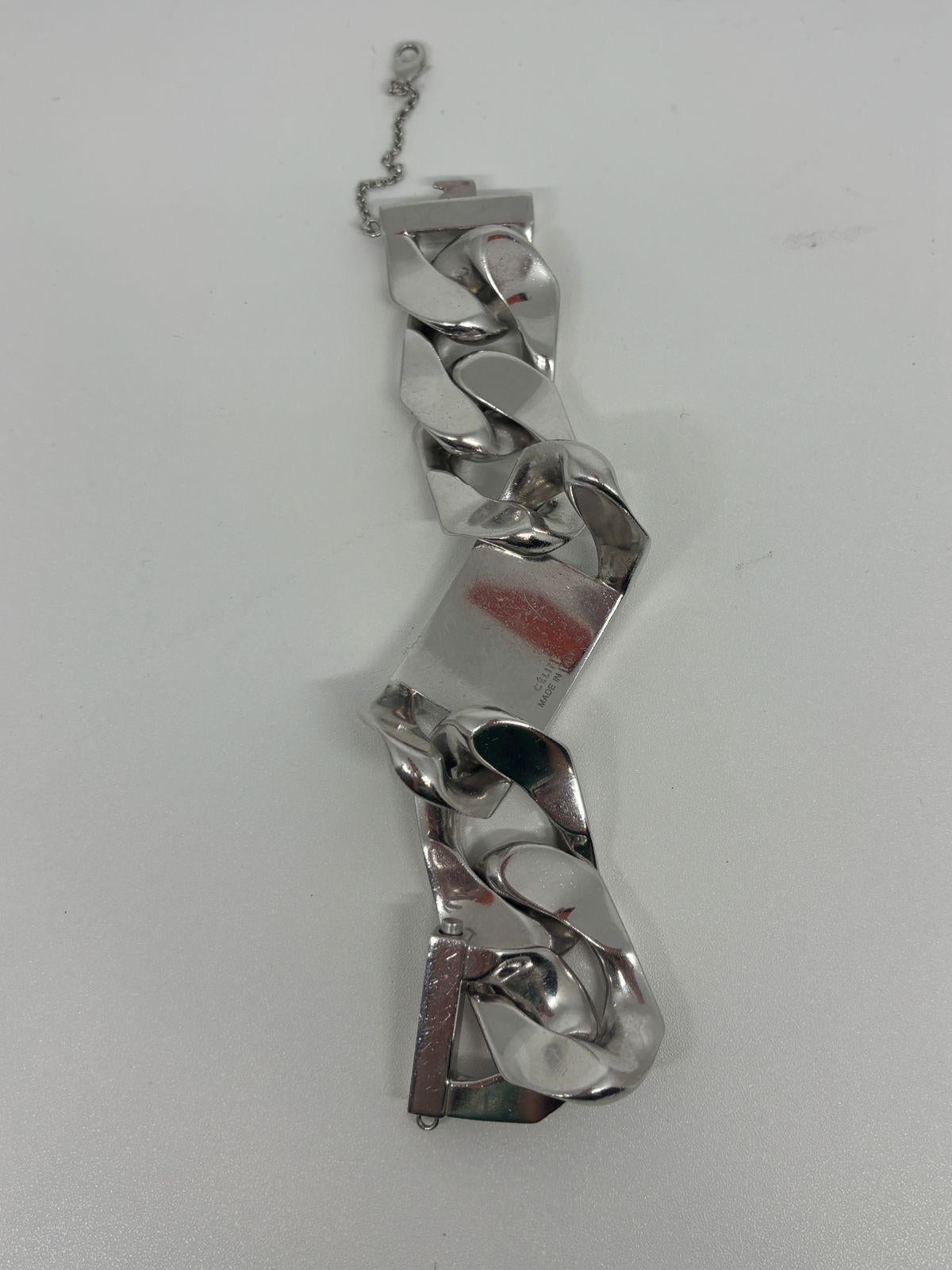 Pulsera de identificación de cadena cubana sobredimensionada de plata Celine en venta 5