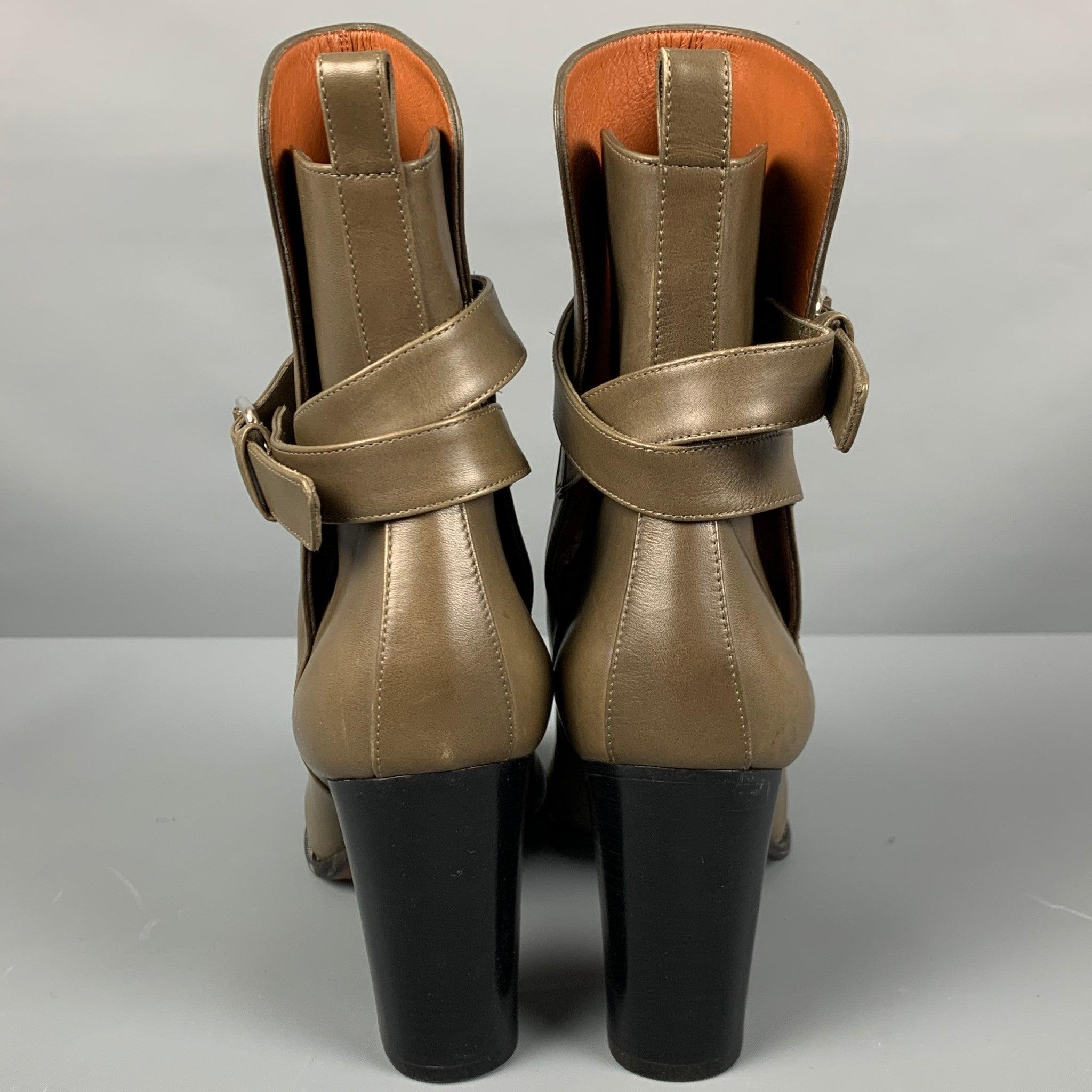 CELINE Size 10 Grey Ankle Strap Boots In Good Condition For Sale In San Francisco, CA