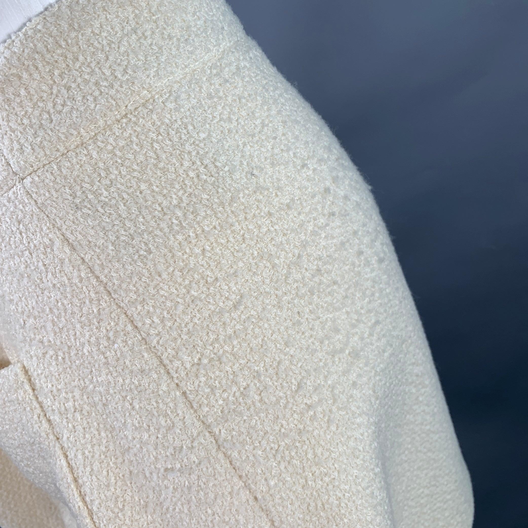 Celine Size 8 Cream Wool Blend Boucle Two Pockets Snaps Mini Skirt Bon état - En vente à San Francisco, CA