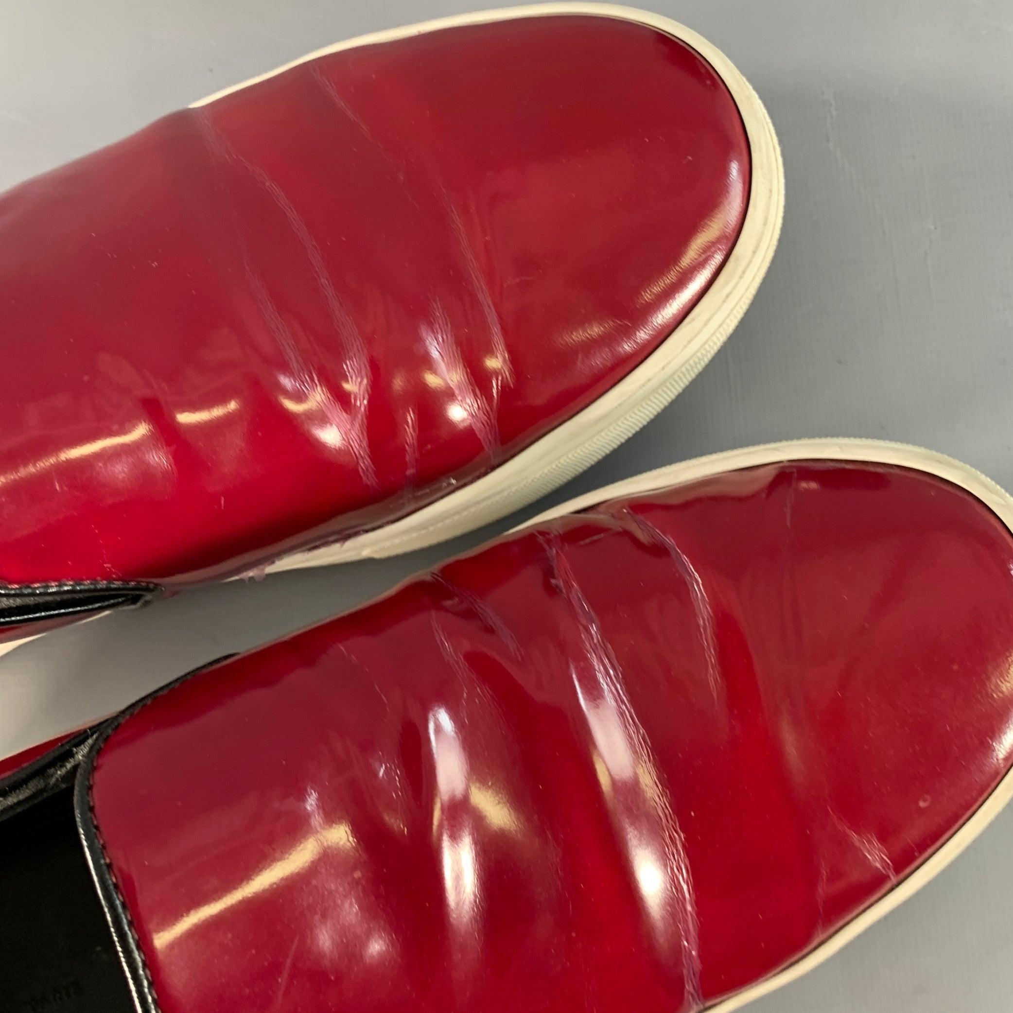 CELINE Talla 8.5 Borgoña Blanco Charol Slip On Sneakers en venta 5