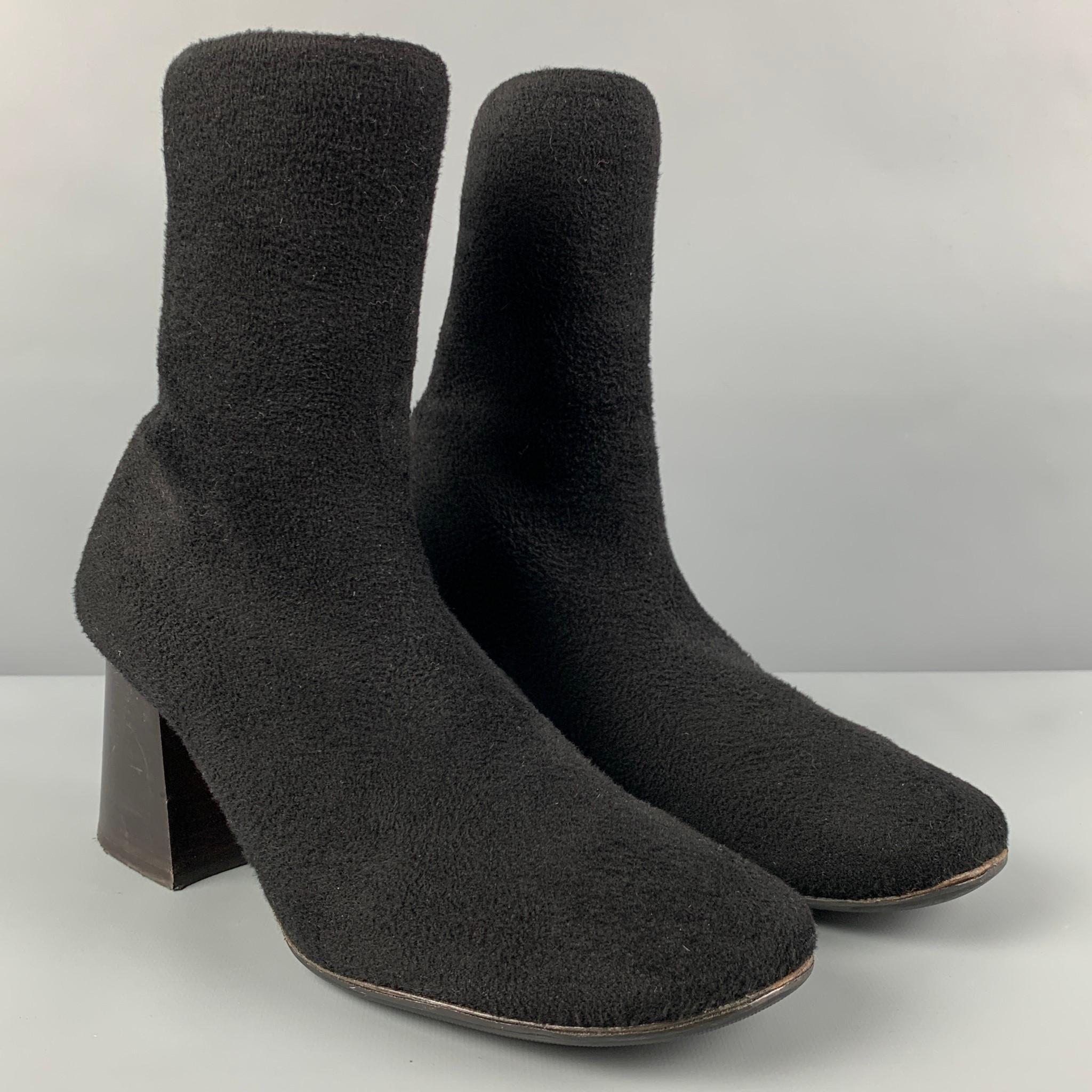 CELINE boots comes in a black textured material featuring a pull on style, round toe, and a chunky heel. Made in Italy. 

Very Good Pre-Owned Condition.
Marked: 39
Original Retail Price: $545.00

Measurements:

Length: 10 in.
Width: 3.5 in.
Height: