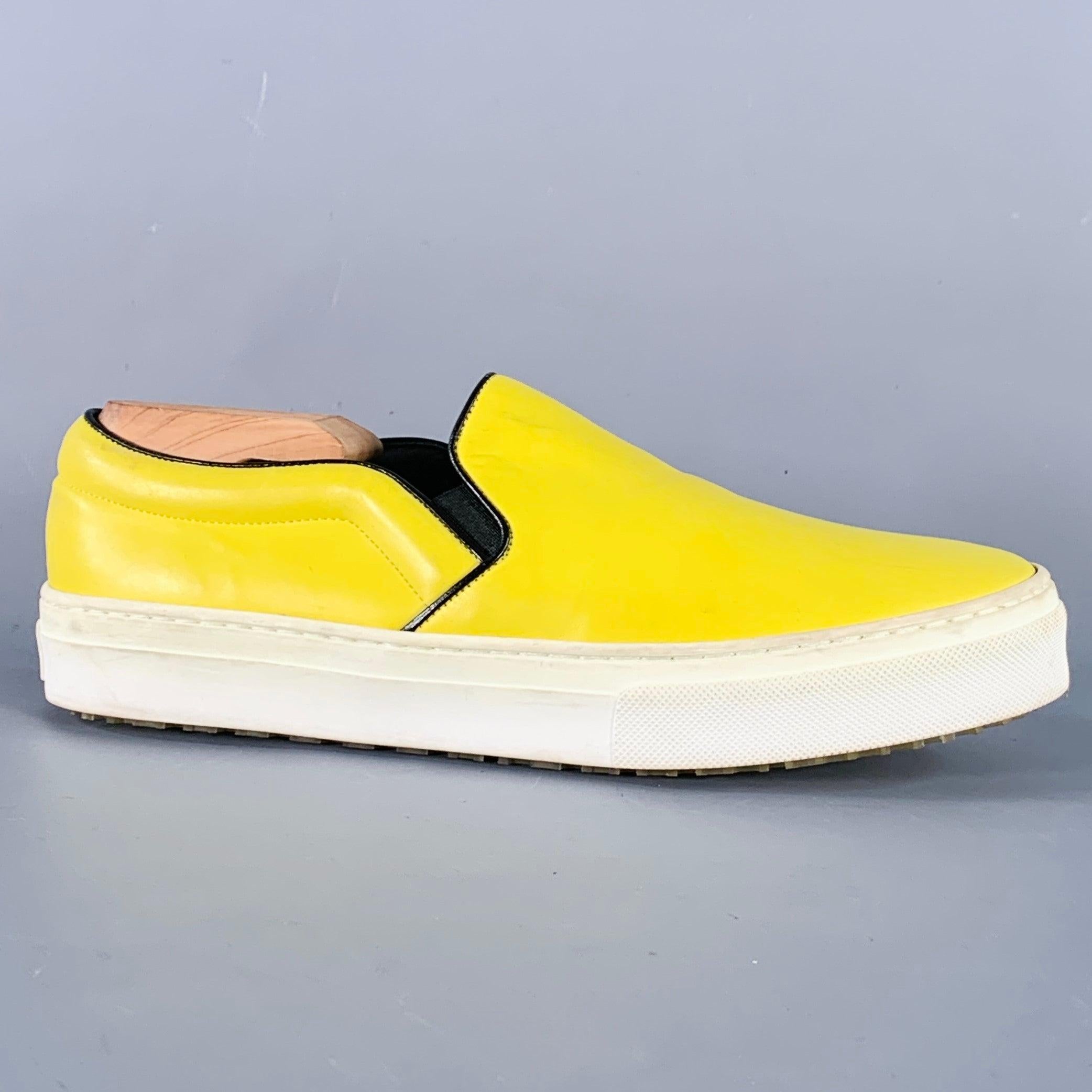 CELINE sneakers
in a yellow leather featuring a low top style, rubber sole, and slip on closure. Shoe trees not included. Made in Italy.Very Good Pre-Owned Condition. Multiple minor marks, signs of wear on midsole. 

Marked:   IT 39Outsole:10.25