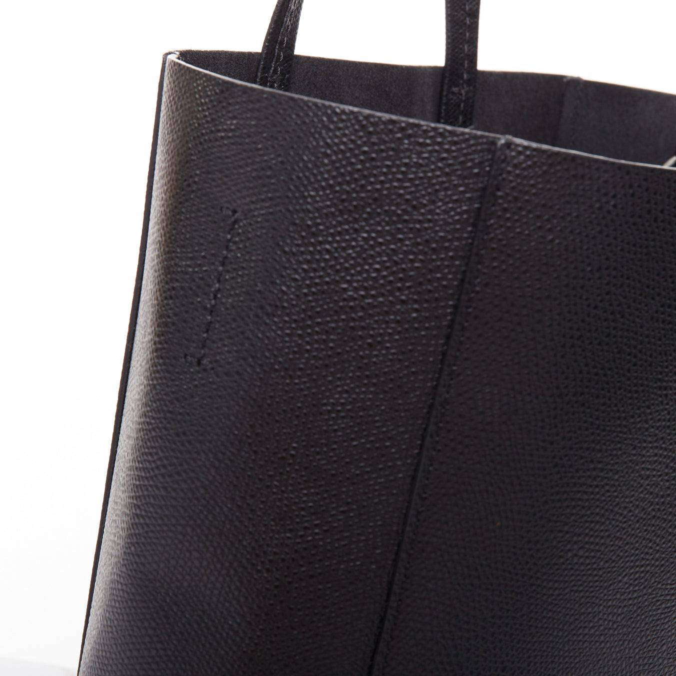 CELINE Small Vertical Cabas schwarzes genarbtes Kalbsleder Crossbody-Tasche im Angebot 3