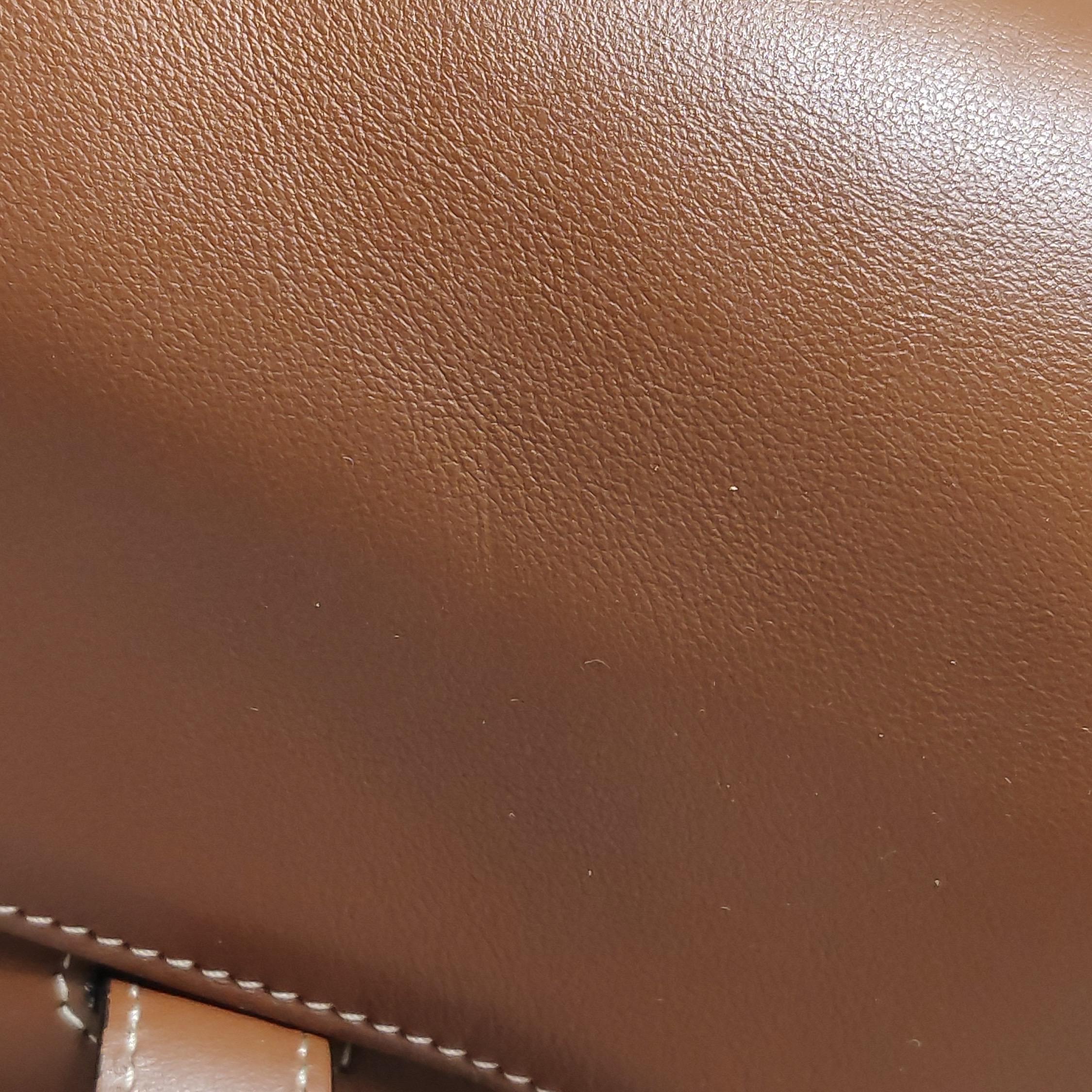 Celine Soft 16 Borsa Caramel Natural Tan Pelle di Vitello Liscia in vendita 10