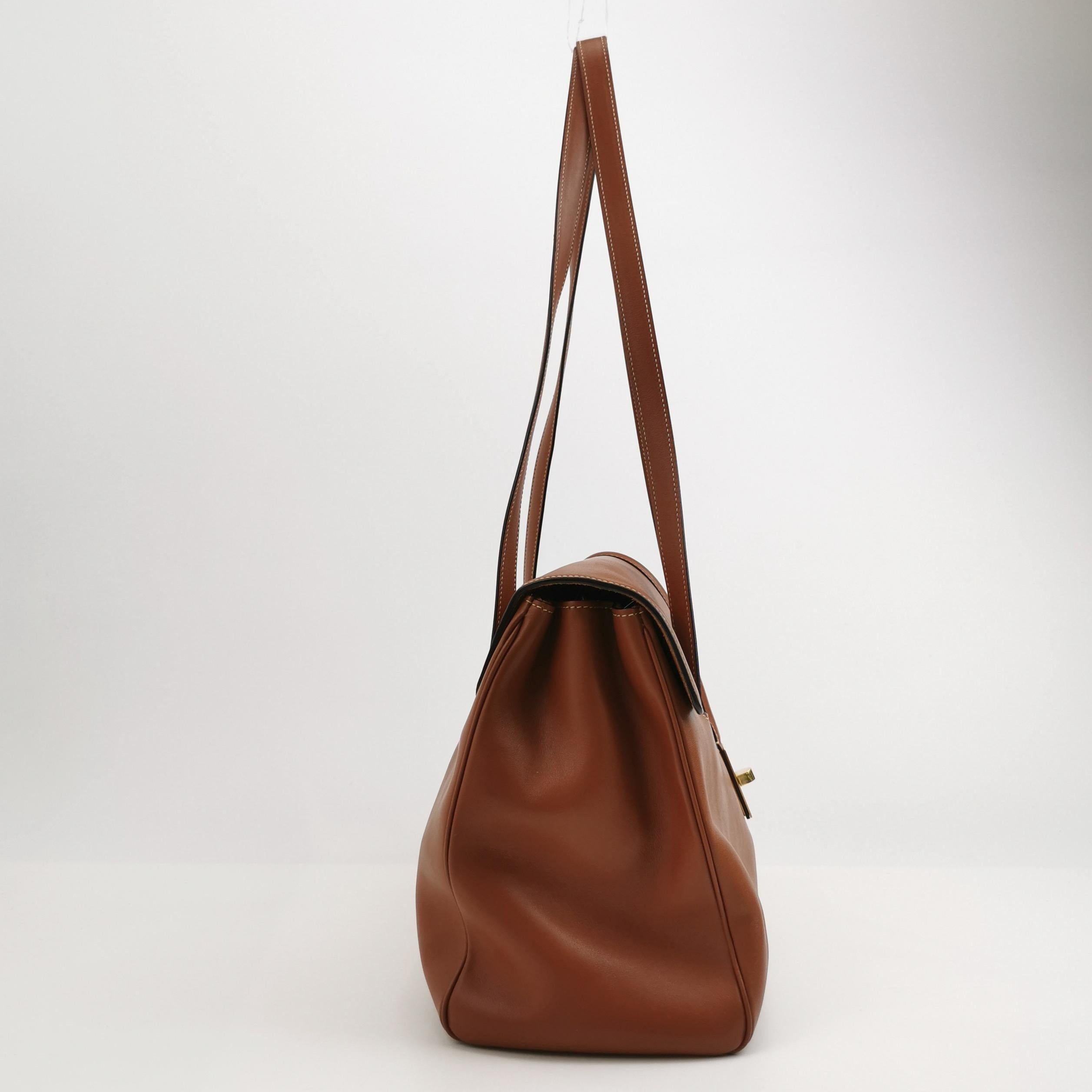 Celine Soft 16 Borsa Caramel Natural Tan Pelle di Vitello Liscia In condizioni ottime in vendita a AUBERVILLIERS, FR
