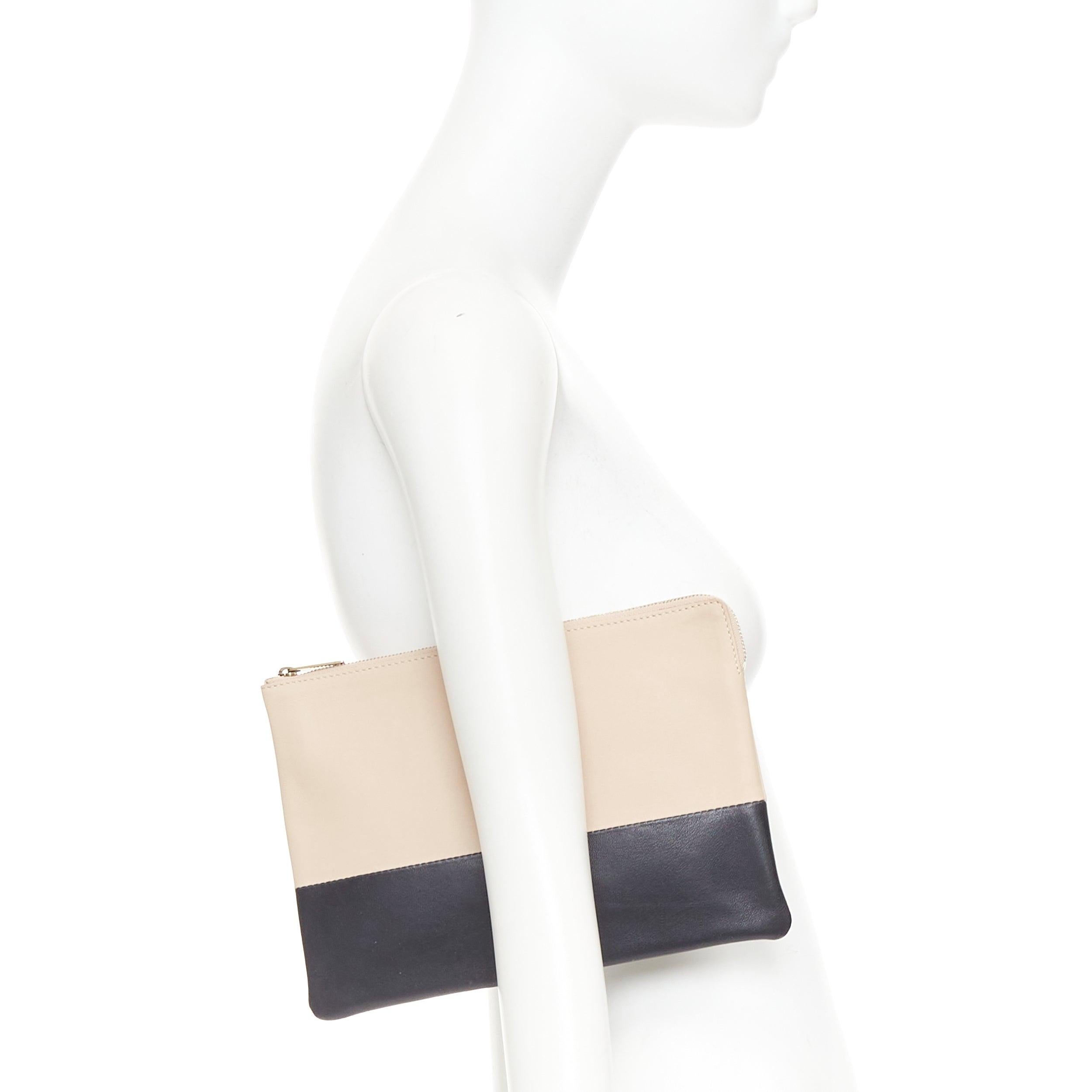 CELINE Solo beige black bicolor smooth leather gold logo pouch clutch
Reference: SNKO/A00611
Brand: Celine
Designer: Phoebe Philo
Material: Leather
Color: Black, Nude
Pattern: Solid
Closure: Zip
Lining: Black Leather
Made in: