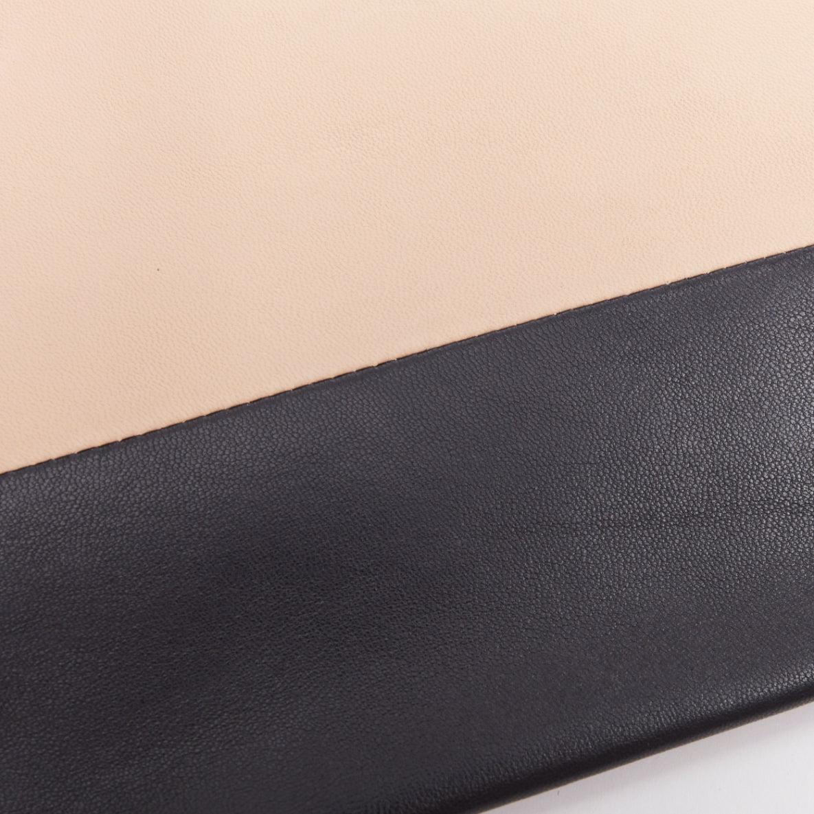 CELINE Solo beige black bicolor smooth leather gold logo pouch clutch For Sale 2