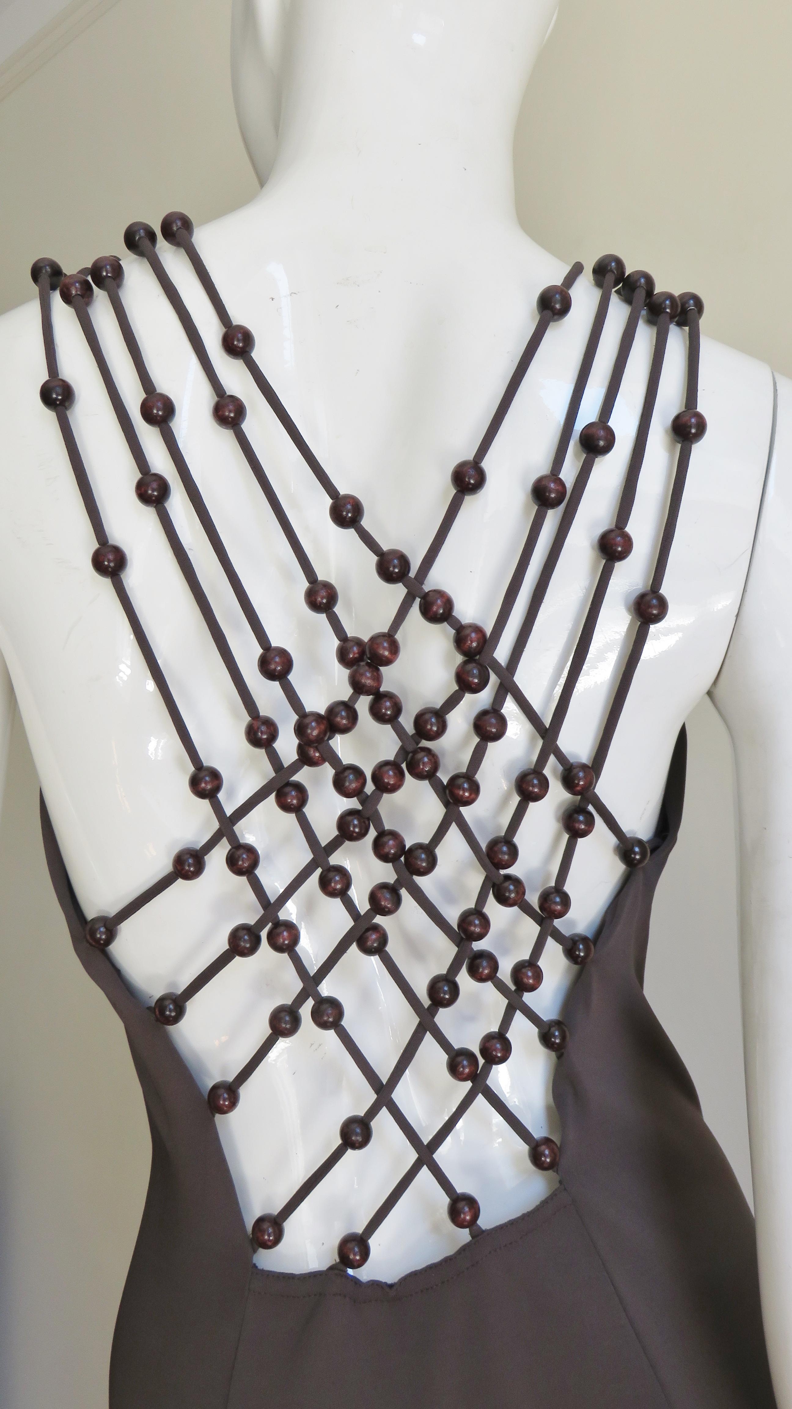 Celine Brown Cut out Back Dress avec bordure de perles S/S 2003 Bon état - En vente à Water Mill, NY