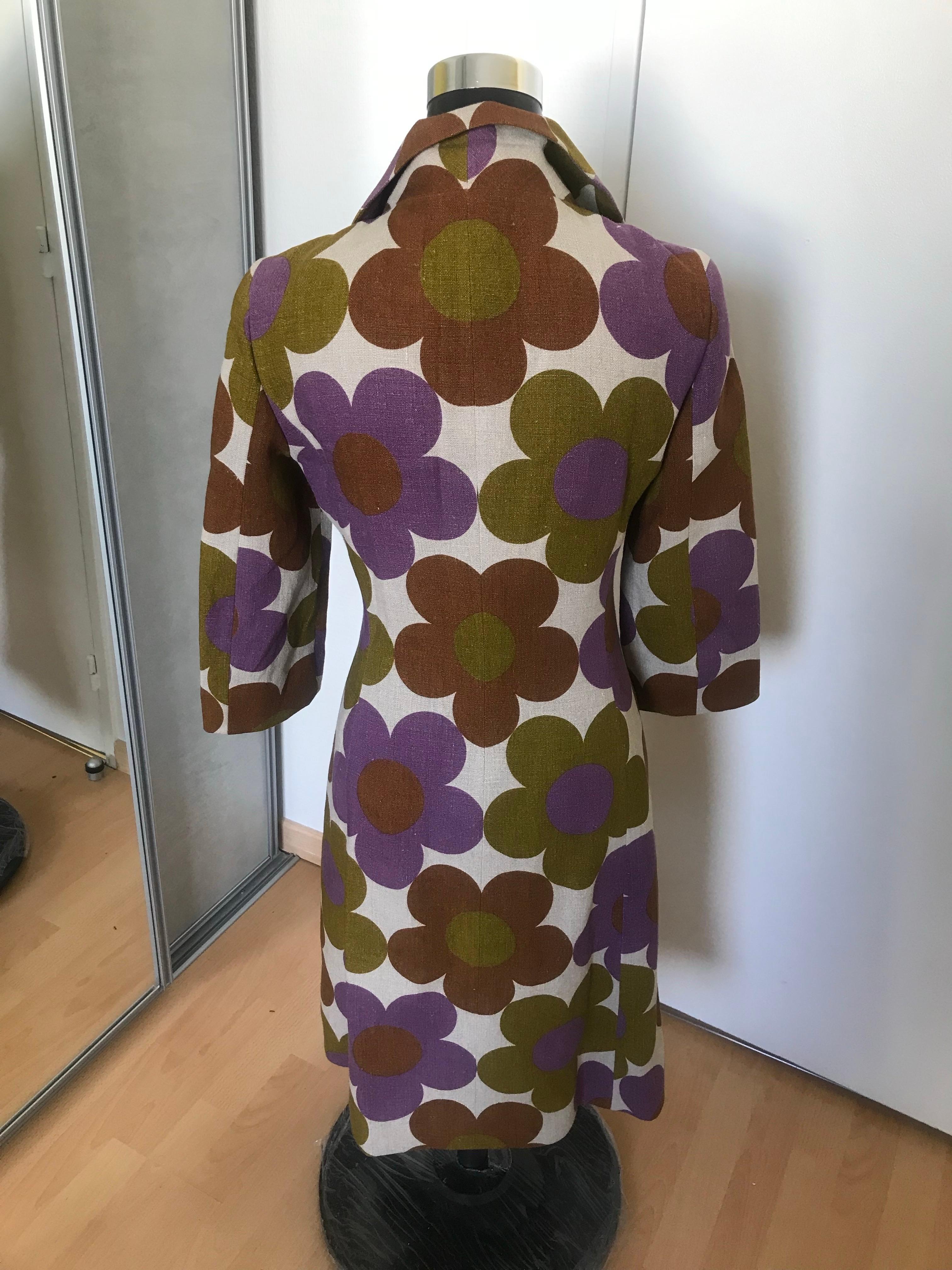 Très beau manteau en lin. neuf. Jamais porté. taille 38. Joli motif floral.