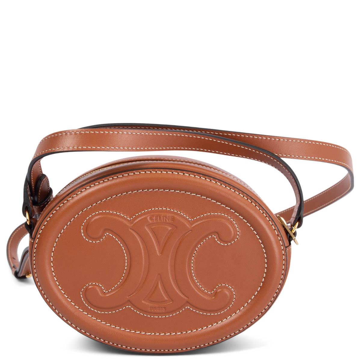 CELINE tan brown Triomphe leather OVAL Shoulder Bag In Excellent Condition In Zürich, CH
