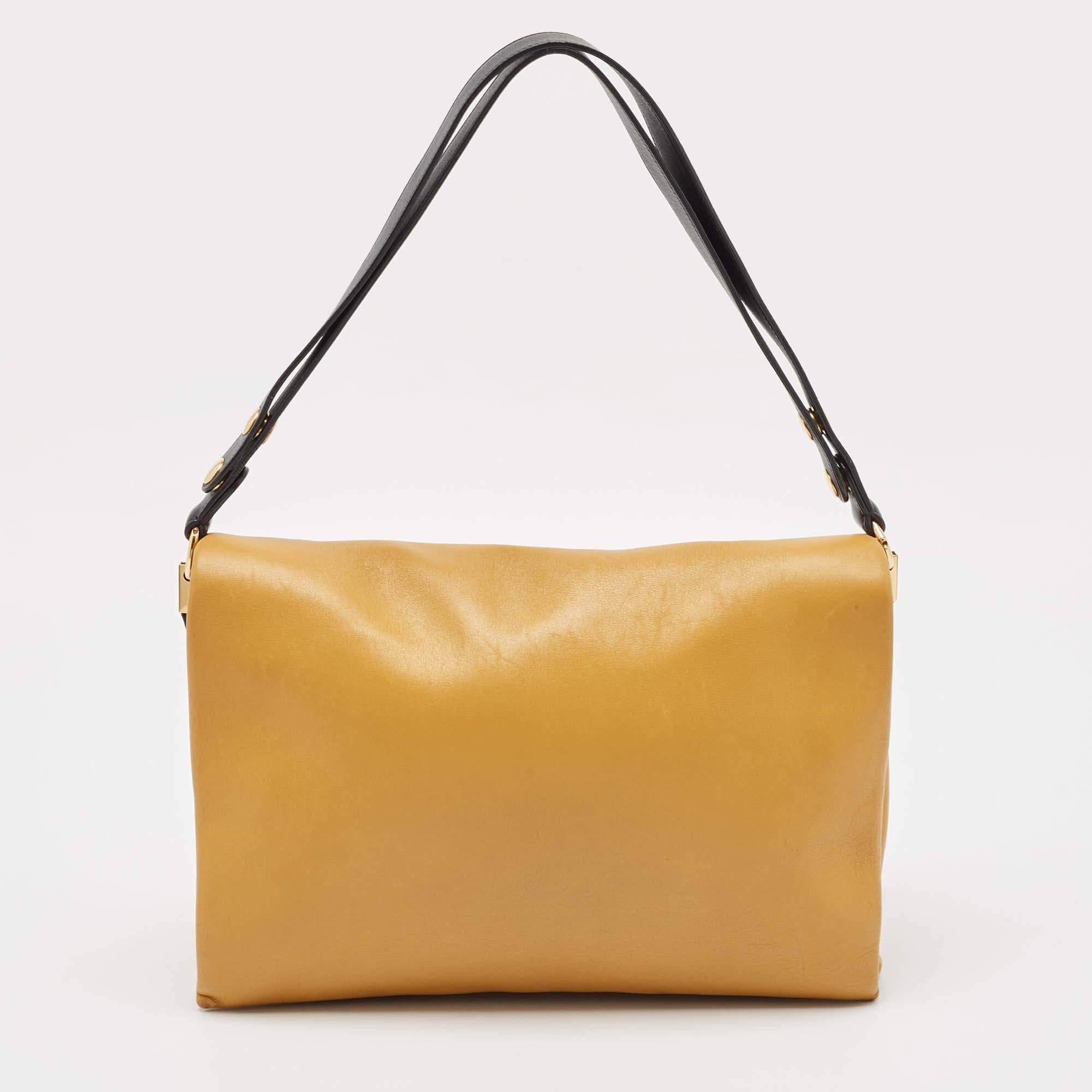 Celine Tan Leather Blade Flap Shoulder Bag In Fair Condition For Sale In Dubai, Al Qouz 2