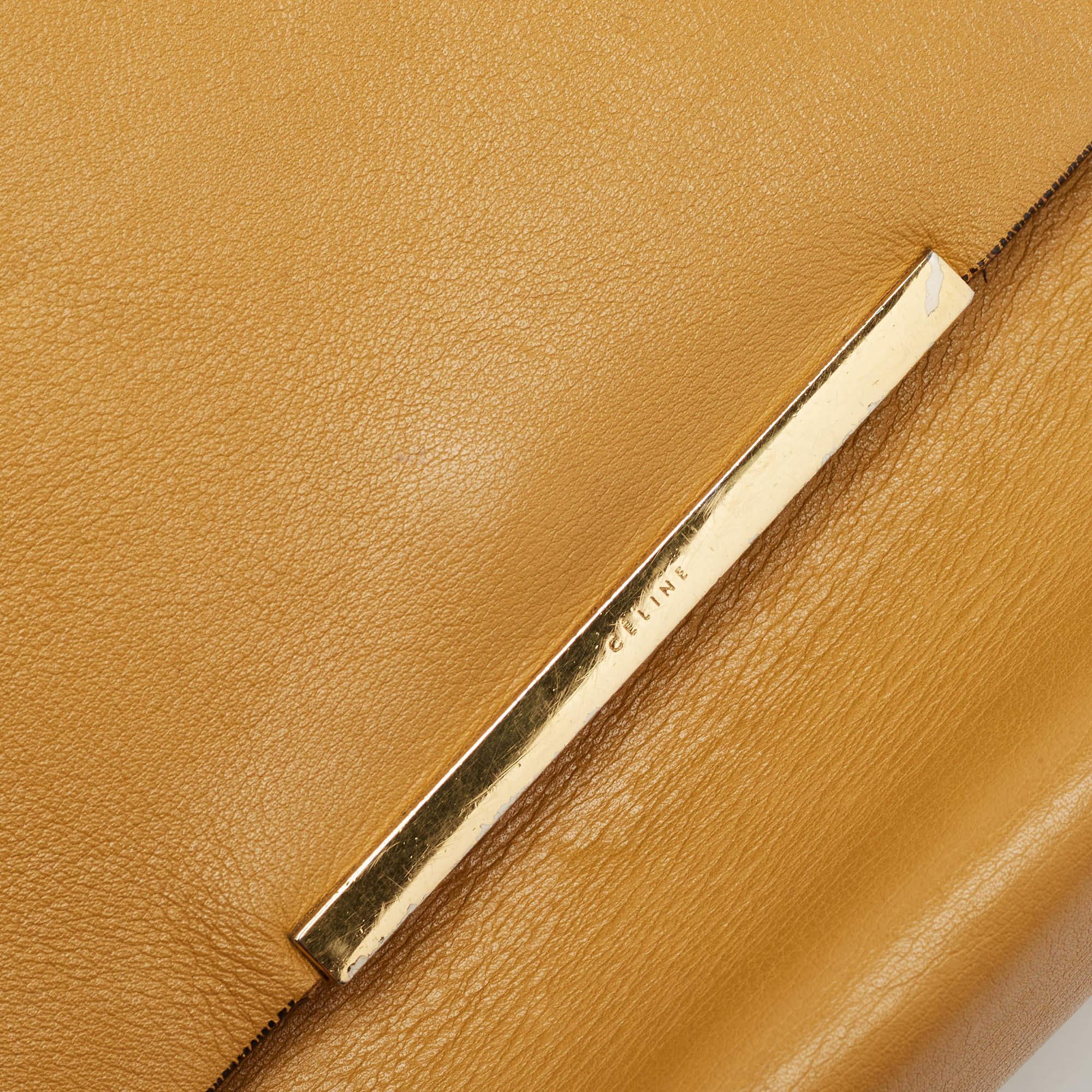 Celine Tan Leather Blade Flap Shoulder Bag For Sale 3