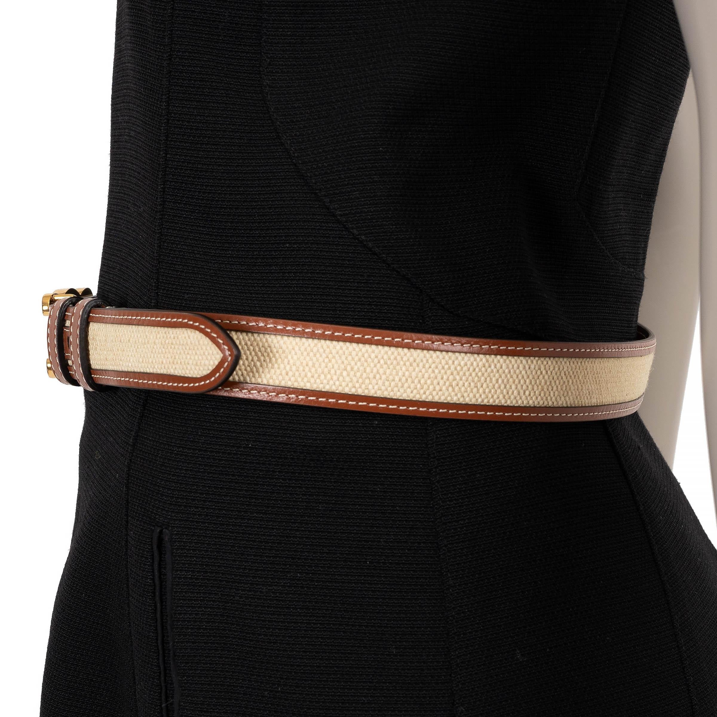 CELINE tan leather & canvas 25MM TRIOMPHE MEDIUM Belt 85 In Excellent Condition For Sale In Zürich, CH