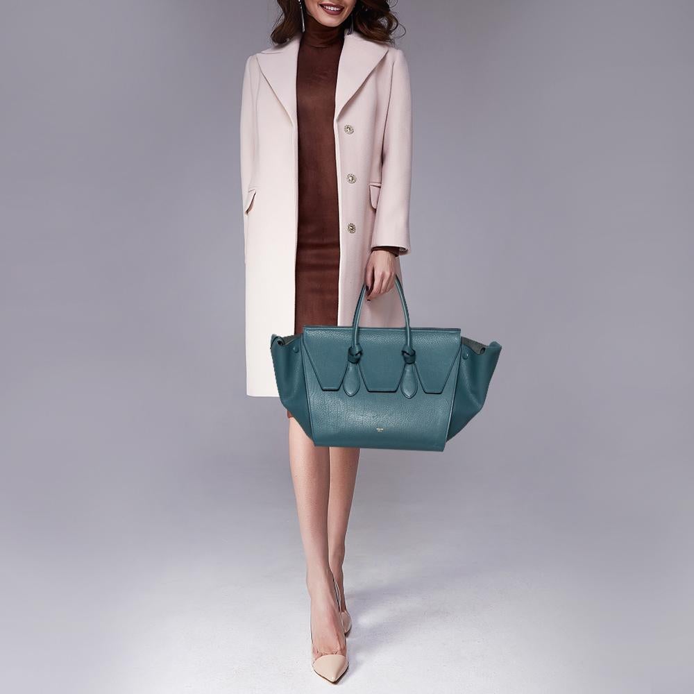 Teal Blaue Leder-Tasche mit Krawatte von Celine im Zustand „Gut“ in Dubai, Al Qouz 2