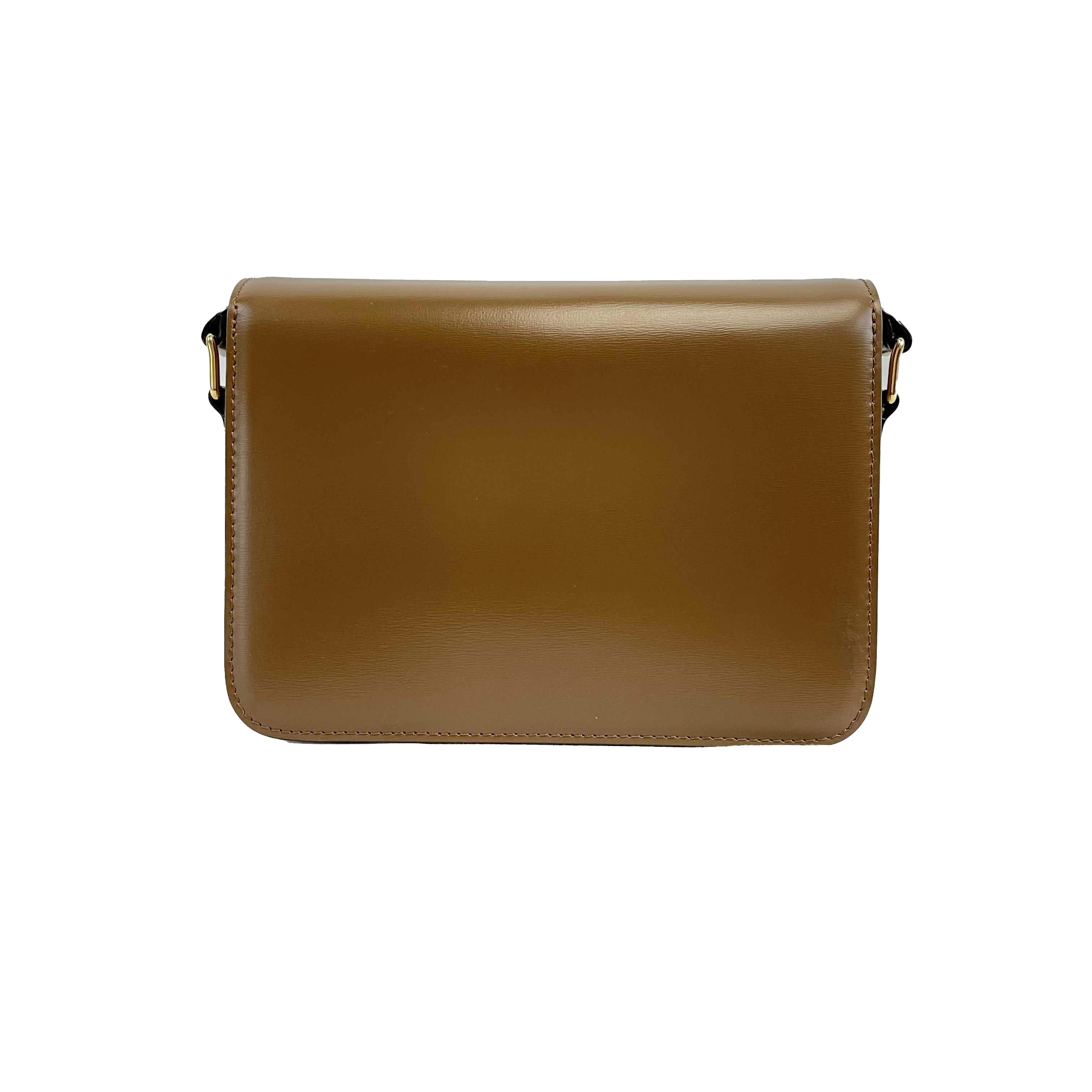 Celine - Excellent - Triomphe - Brown - Handbag

Description

* Calfskin leather
* Lambskin lining
* Gold hardware
* Adjustable shoulder strap
* Triomphe metallic closure
* Three interior compartments
* One interior flat pocket
* One interior zipper
