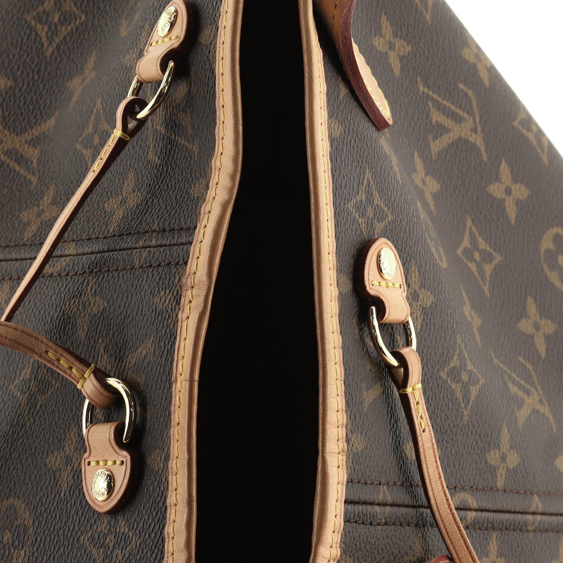 Celine Teen Triomphe Shoulder Bag veau lisse 1