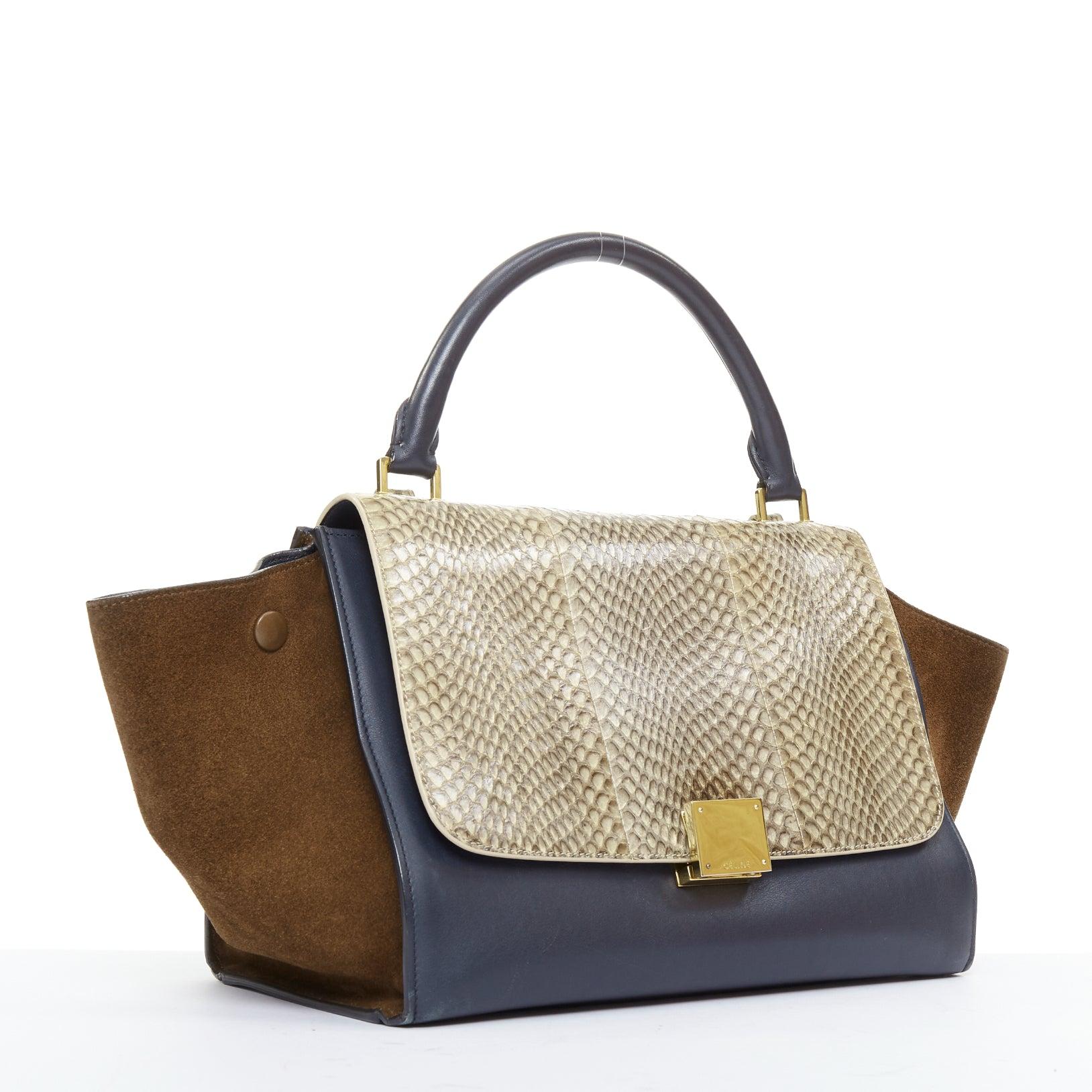 Gray CELINE Trapeze beige scaled leather flap navy brown gold hardware bag For Sale