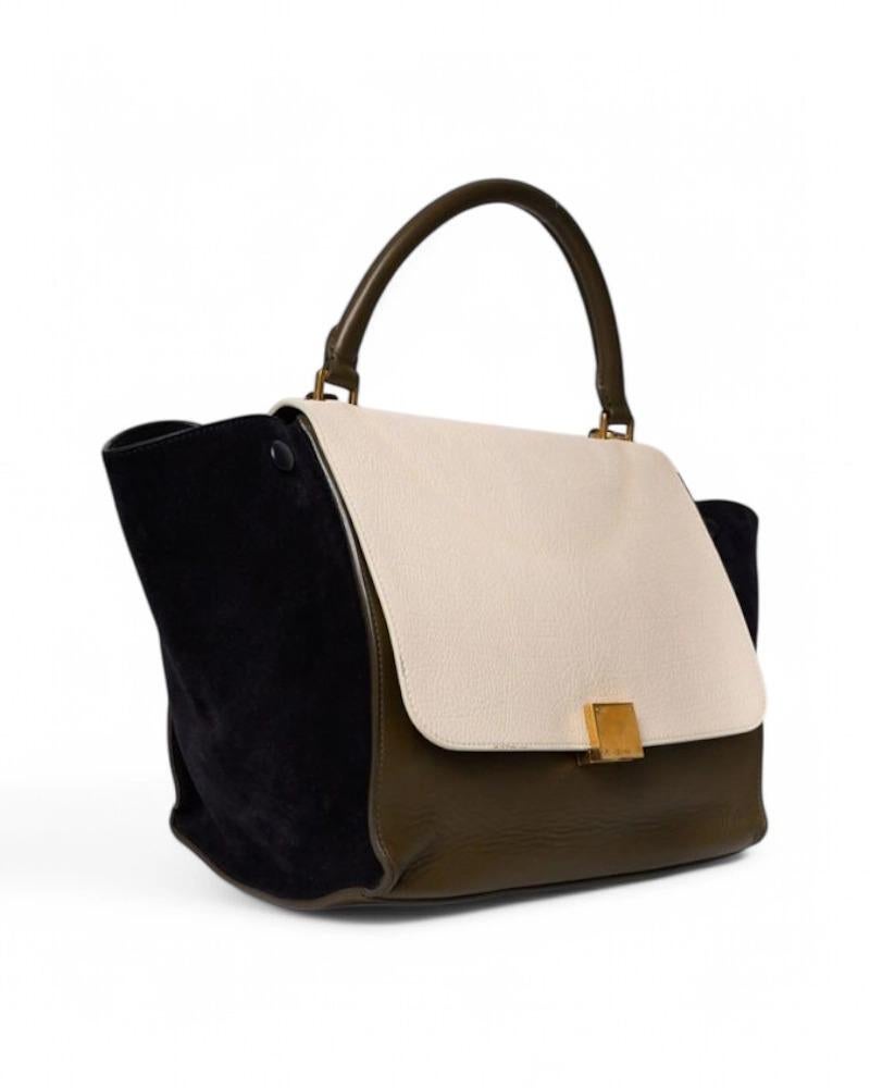 Designer Celine bag, model Trapeze in medium size, made of leather in beige and green coloring with blue suede fabric inserts with gold hardware. Featuring a front flap with interlocking closure, internally lined in smooth blue leather with two