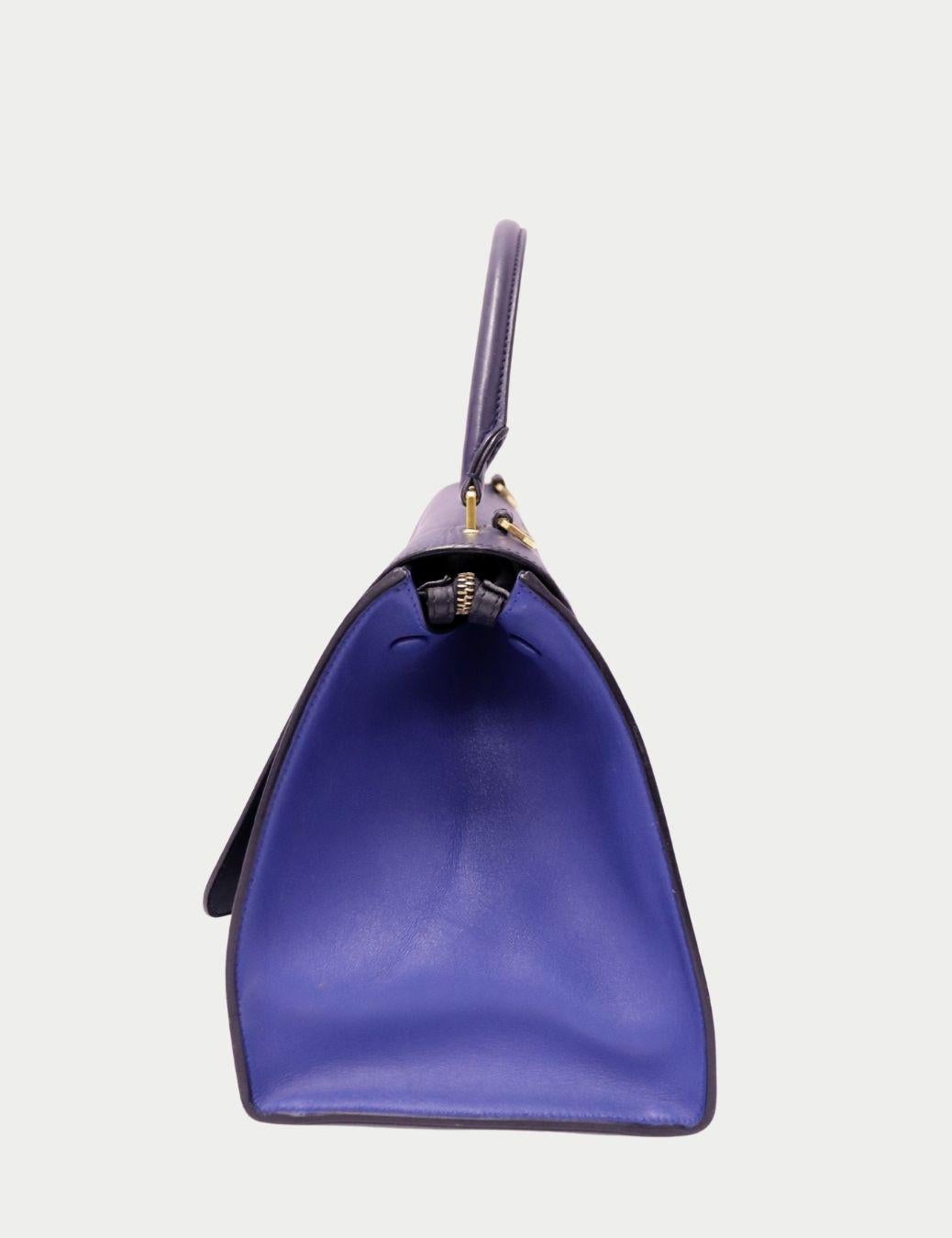 Noir Celine Trapeze Navy Leather Top Handle Bag en vente