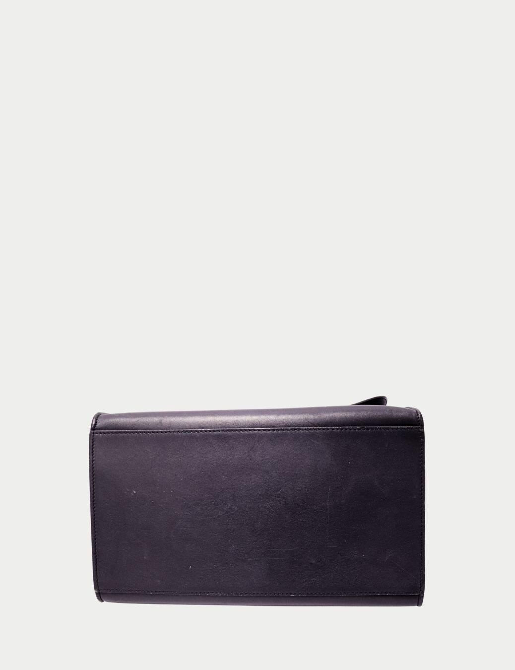 Celine Trapeze Navy Leather Top Handle Bag État moyen - En vente à Amman, JO