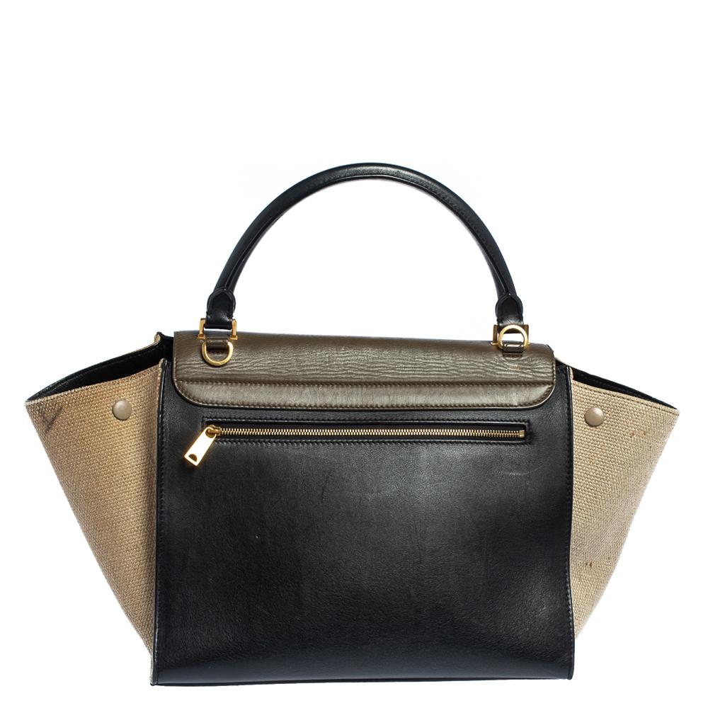 In every stride, swing, and twirl, your audience will gasp in admiration at the beautiful sight of this Celine bag. Crafted from leather and canvas in Italy, the bag has a style that will catch glances from a mile. It has been designed with the