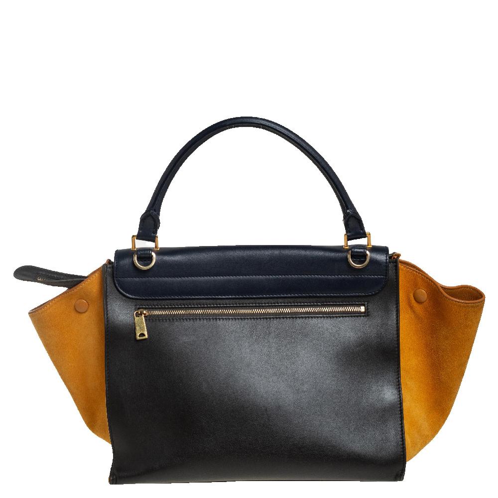 In every stride, swing, and twirl, your audience will gasp in admiration at the beautiful sight of this Celine bag. Crafted from leather and suede in Italy, the bag has a style that will catch glances from a mile. It has been designed with signature