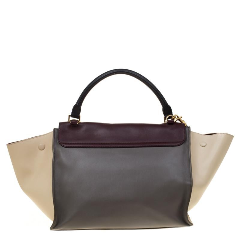 In every stride, swing, and twirl, your audience will gasp in admiration at the beautiful sight of this Celine bag. Crafted from leather in Italy, the bag has a style that will catch glances from a mile. It is designed with the signature flappy
