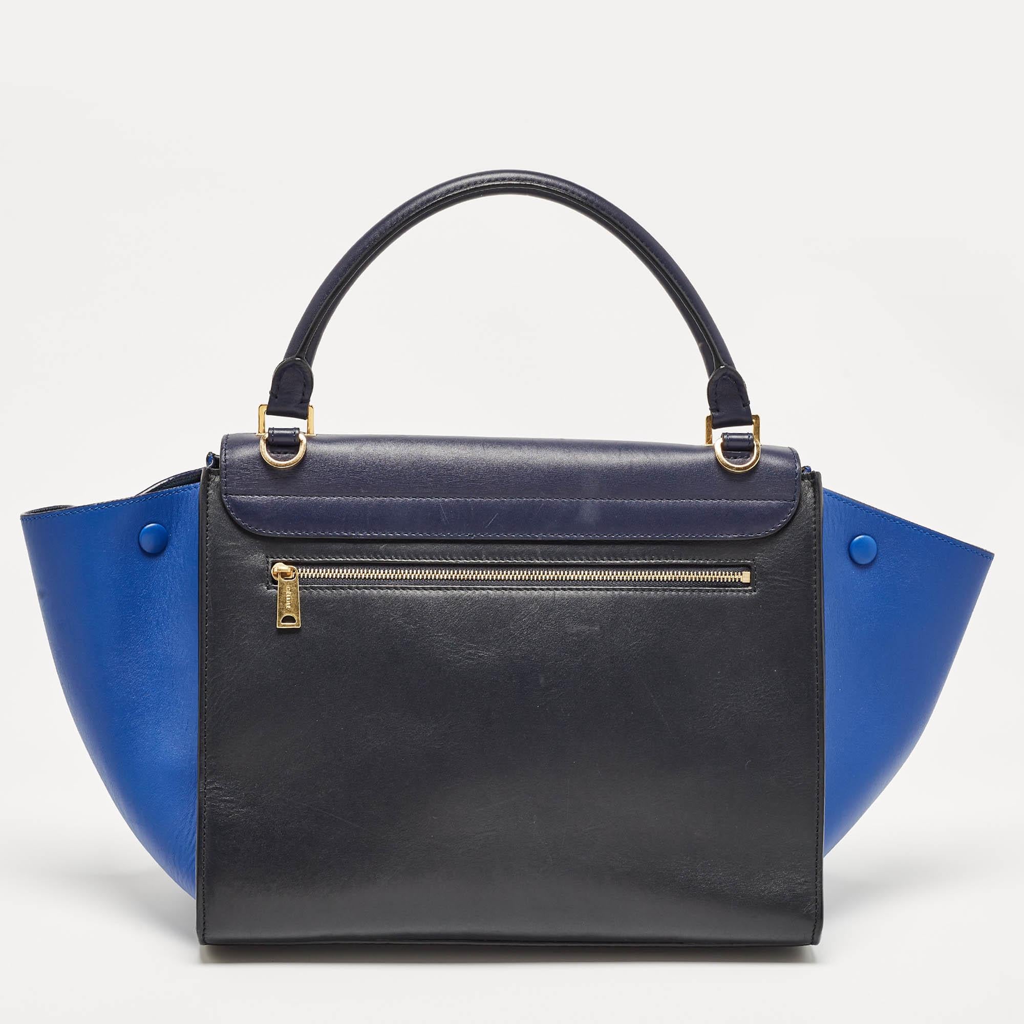 Designer bags are ideal companions for ample occasions! Here we have a fashion-meets-functionality piece crafted with precision. It has been equipped with a well-sized interior that can easily fit all your essentials.

Includes: Original Dustbag,