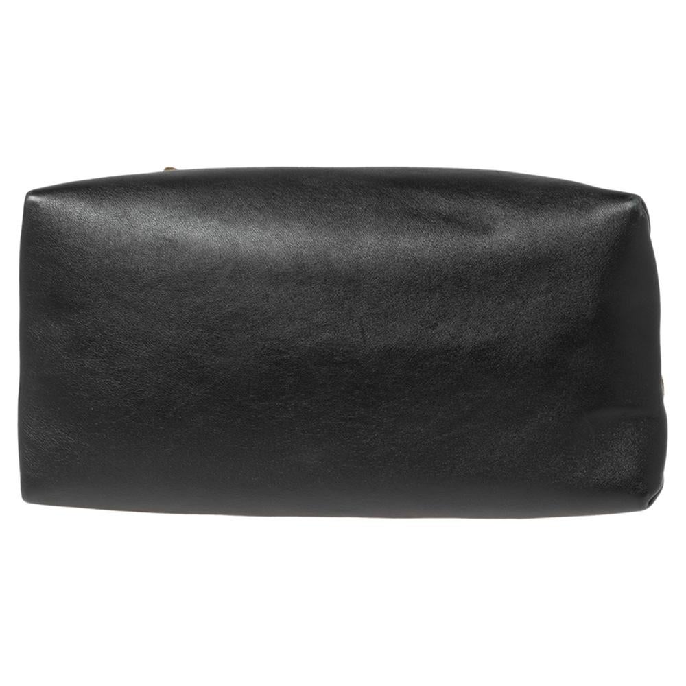 This shoulder bag from Celine is elegant in every way. This bag is designed using leather and suede for the exterior with a single handle on top. It is accompanied by a matching pouch.

