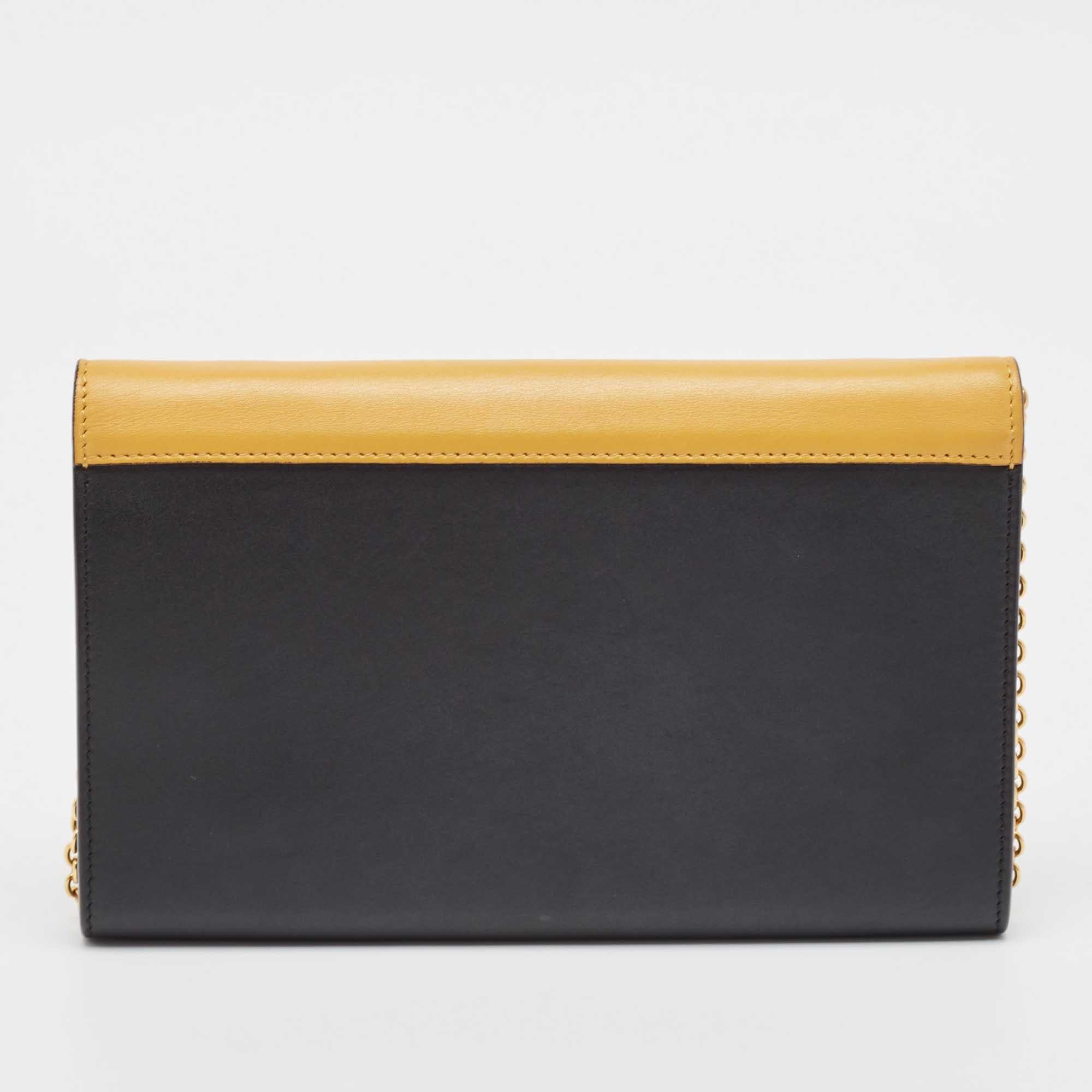 Celine Tricolor Leather Pocket Envelope Wallet On Chain In Good Condition In Dubai, Al Qouz 2