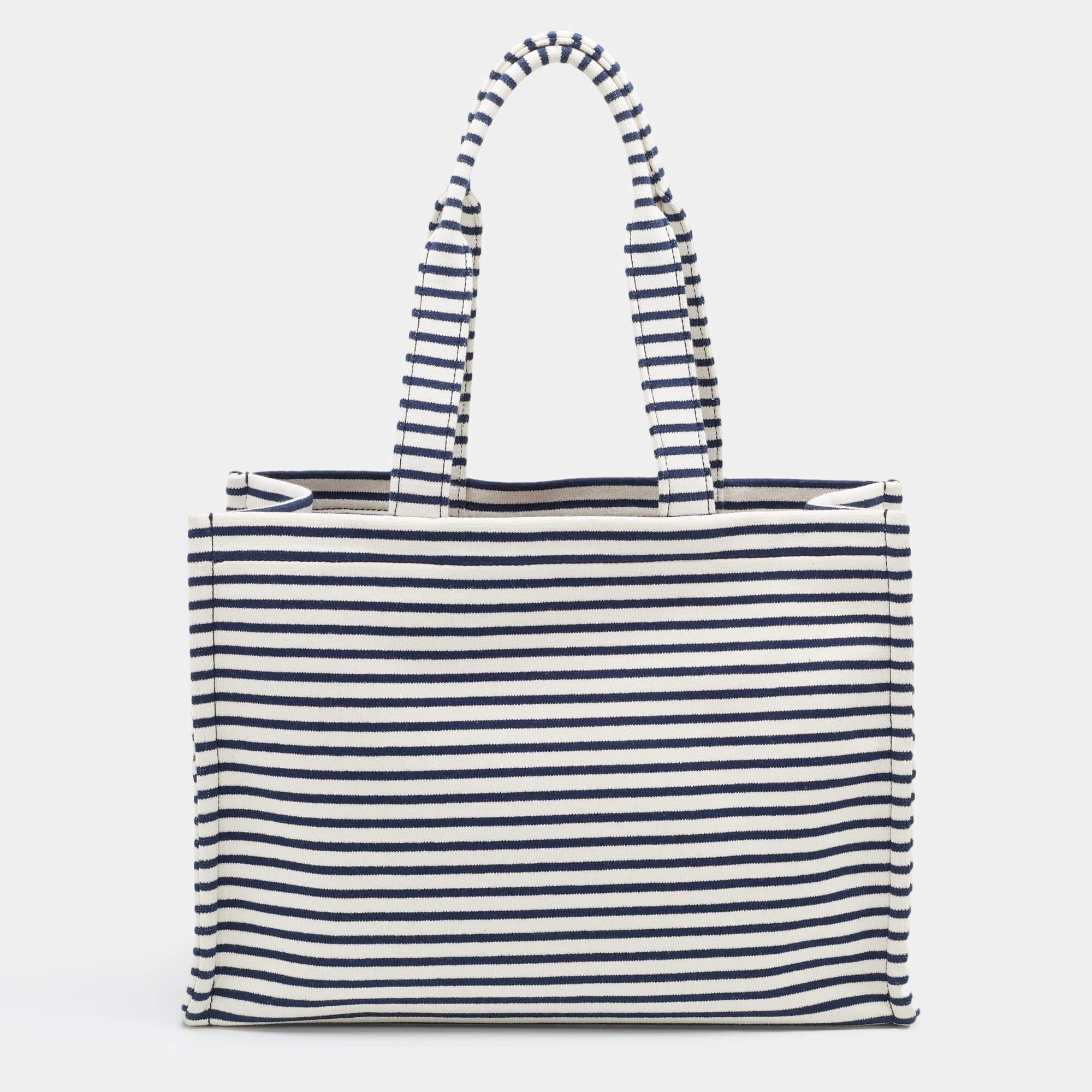 
Includes: Info Booklet, Original Dust bag, Brand Tag