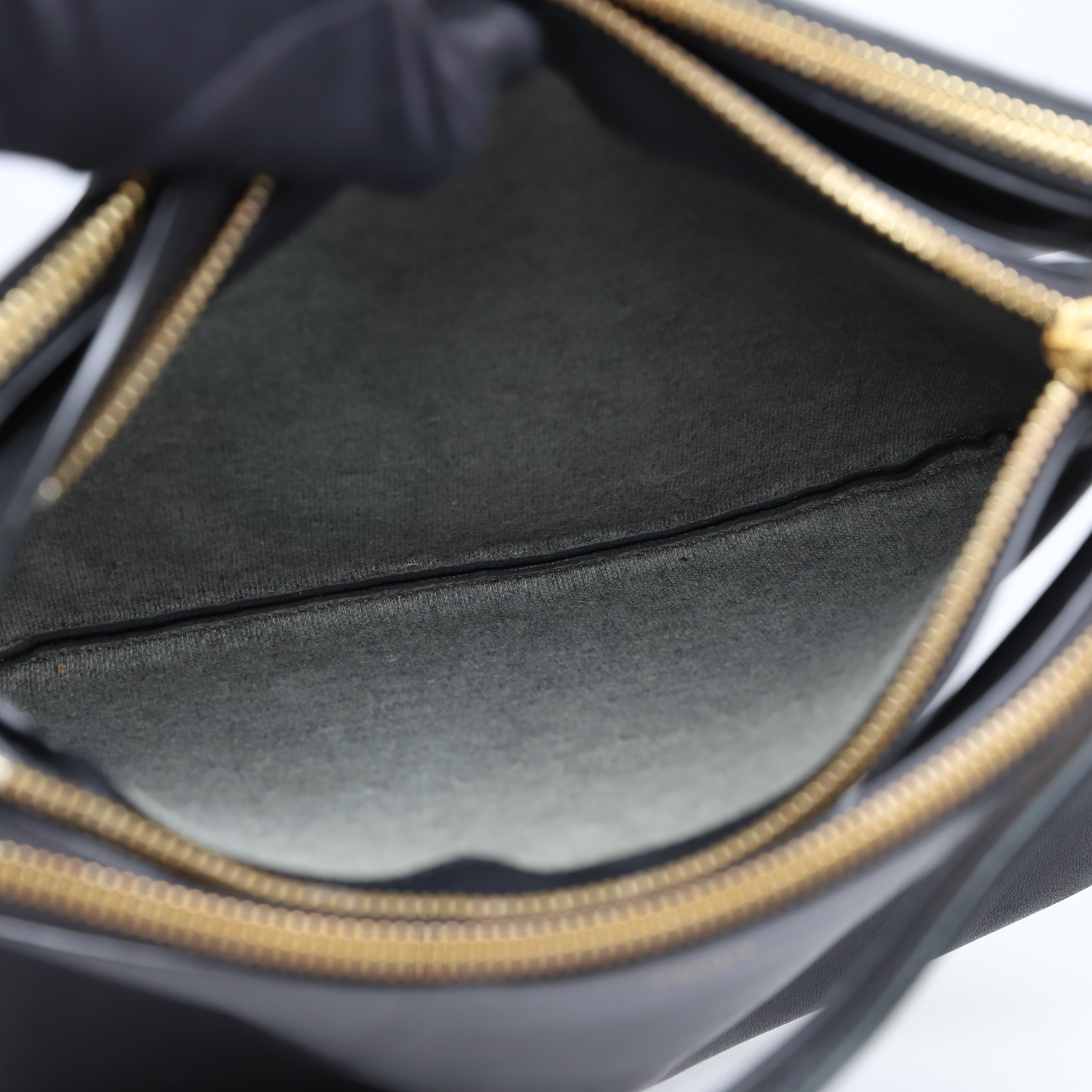 Celine Trio leather crossbody bag In Good Condition For Sale In Rīga, LV