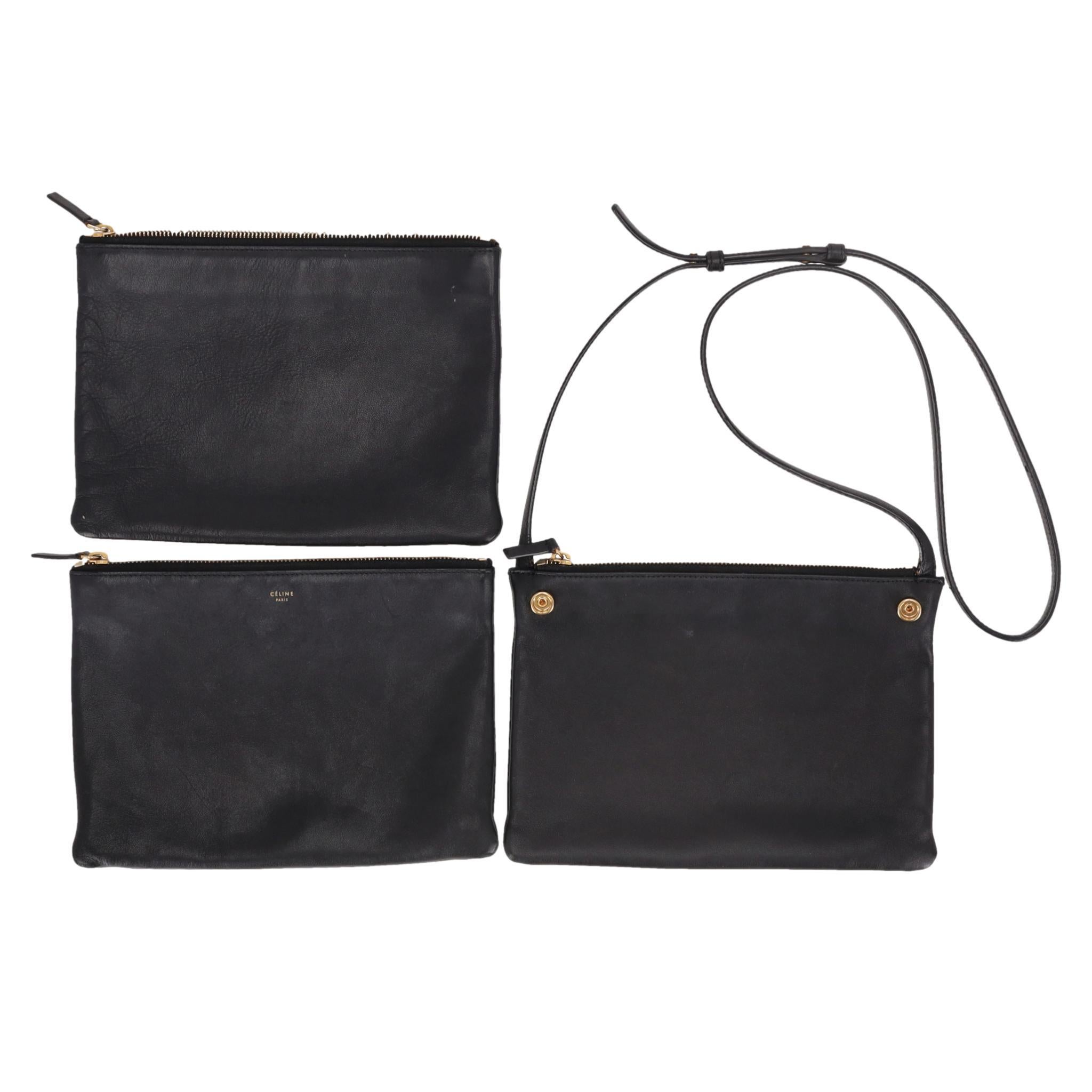 Celine Trio Leather Large Crossbody Bag

Sac en cuir d'agneau noir composé de trois pochettes zippées qui s'attachent entre elles par des boutons-pression. 

Ils peuvent être portés ensemble ou les extérieurs peuvent être détachés.

Il est orné de