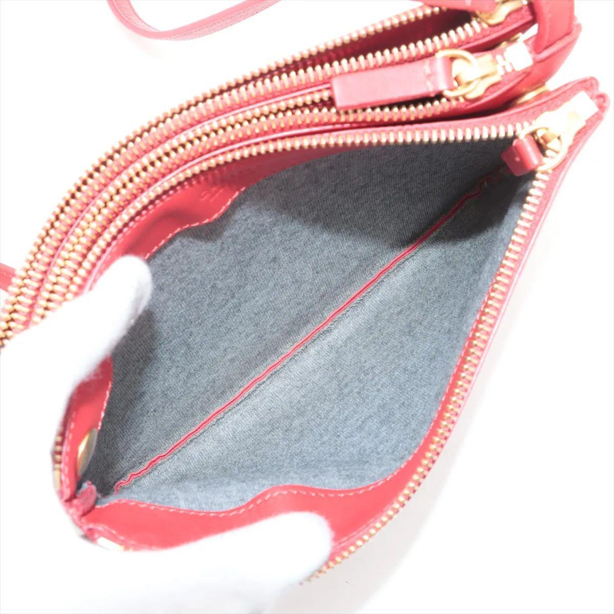 Sac à bandoulière en cuir Trio de Celine, rouge en vente 2