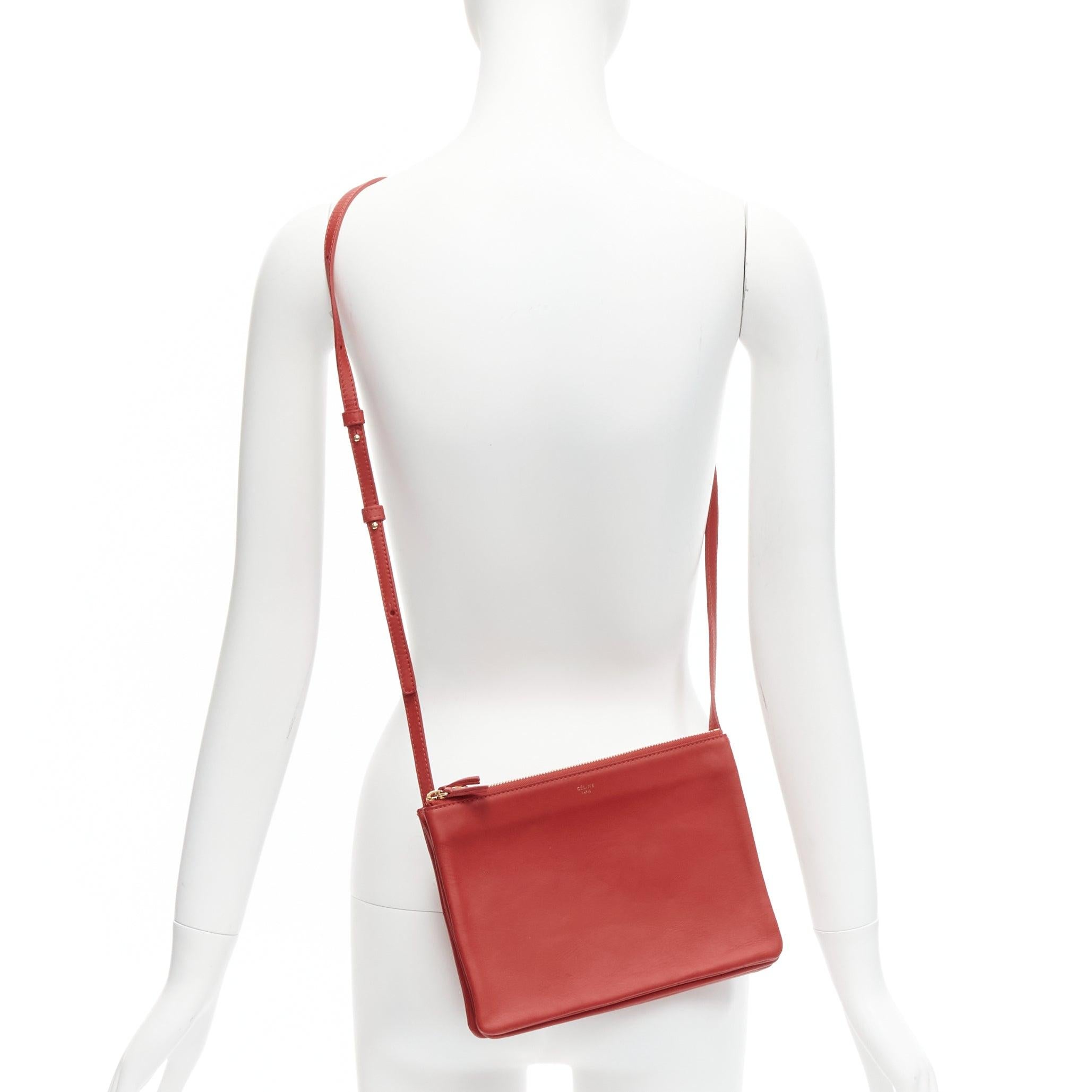 CELINE Trio red soft leather detachable shoulder strap medium pouch bag
Reference: BSHW/A00073
Brand: Celine
Designer: Phoebe Philo
Model: Trio
Material: Leather
Color: Red
Pattern: Solid
Closure: Zip
Lining: Grey Fabric
Extra Details: Detachable