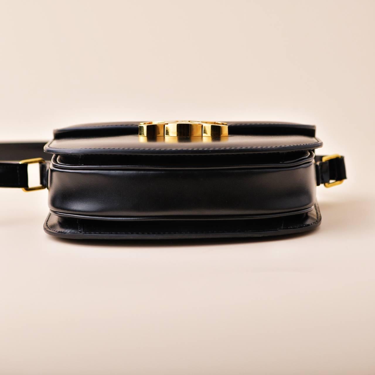 Céline Triomphe Besace Clea Calfskin Black Handbag For Sale 2