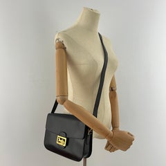 CELINE Sac à main en cuir noir Triomphe Circa 1990